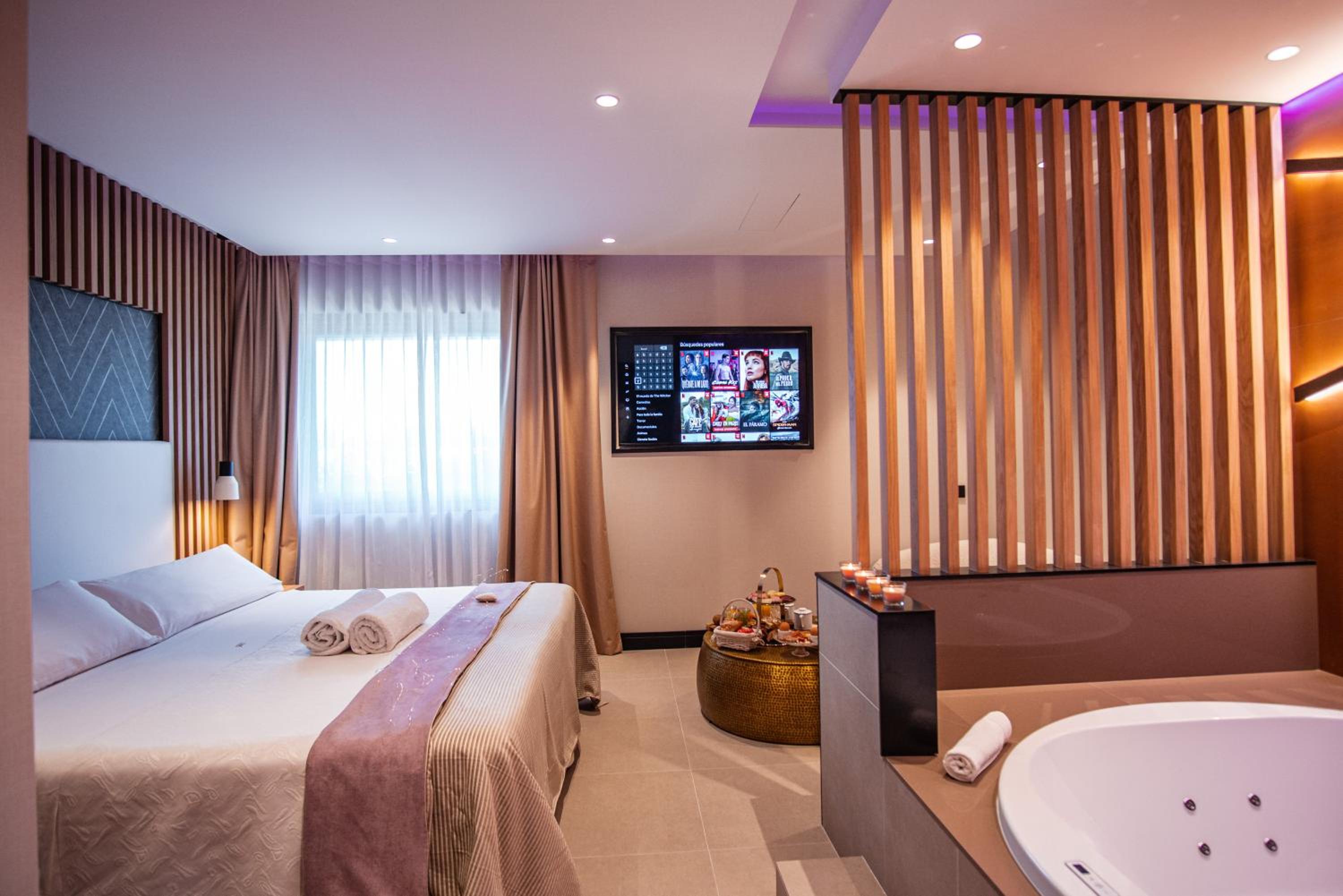 Suite with Spa Bath Macabeu - Photo 7