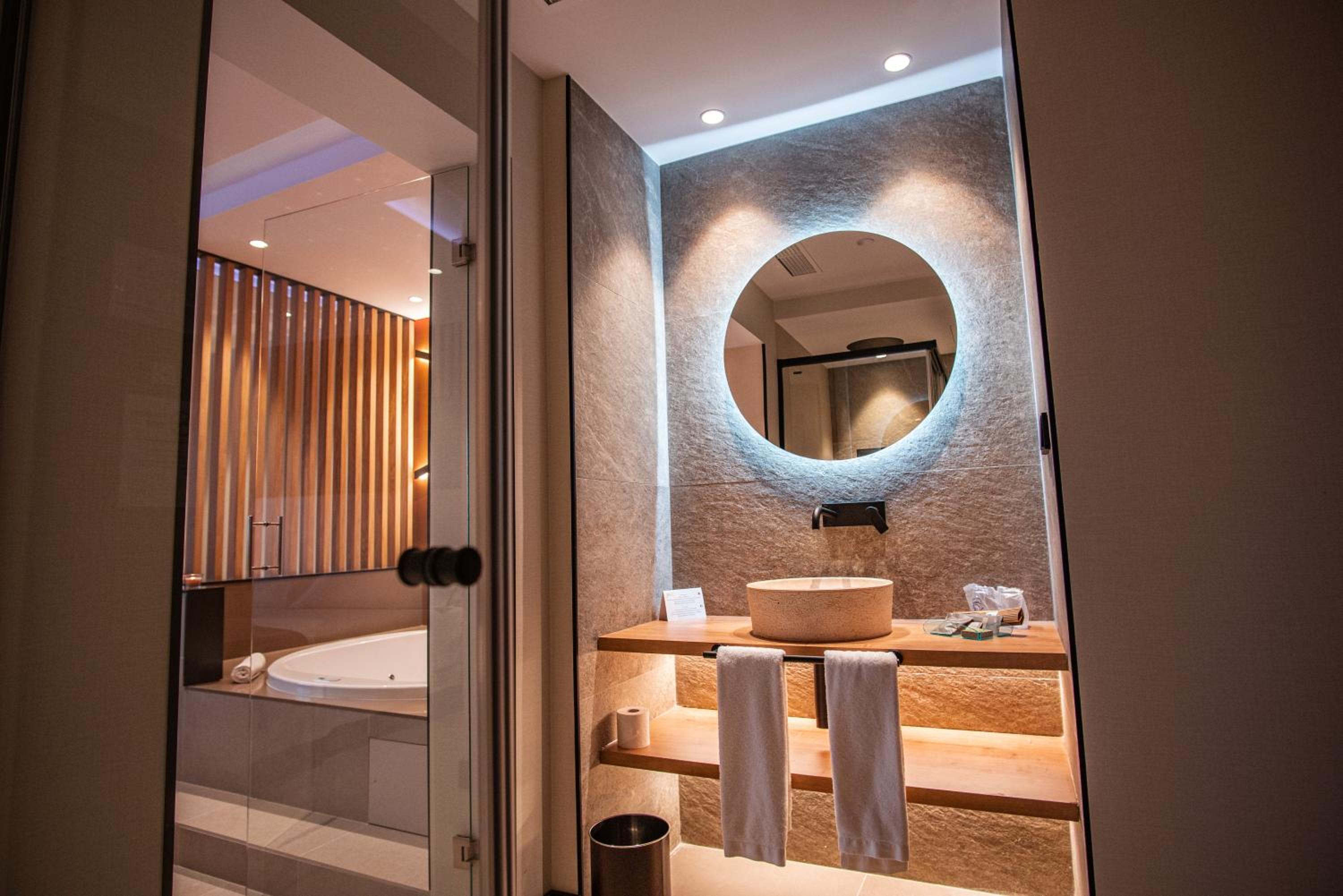 Suite with Spa Bath Macabeu - Photo 8