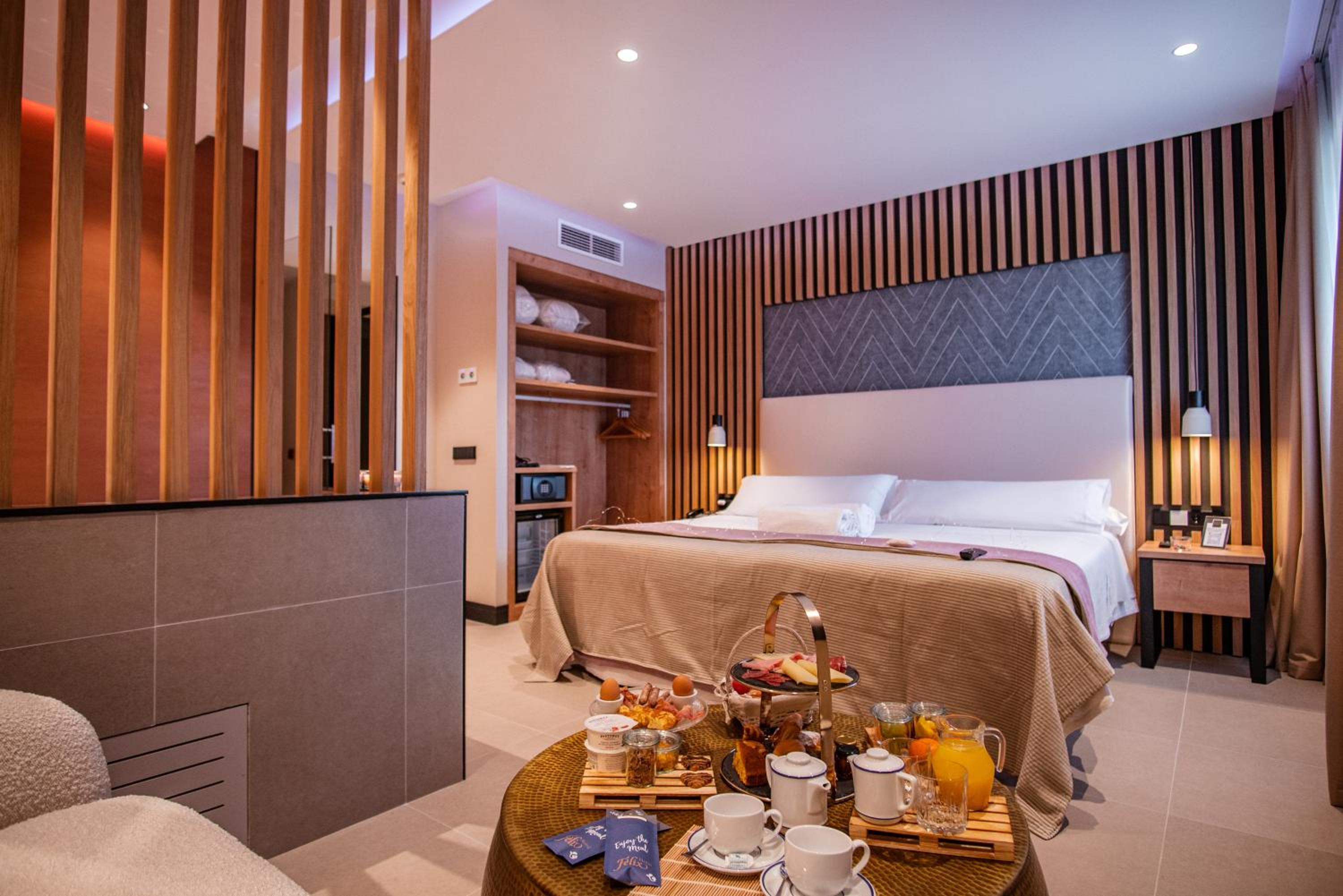 Suite with Spa Bath Macabeu - Photo 9