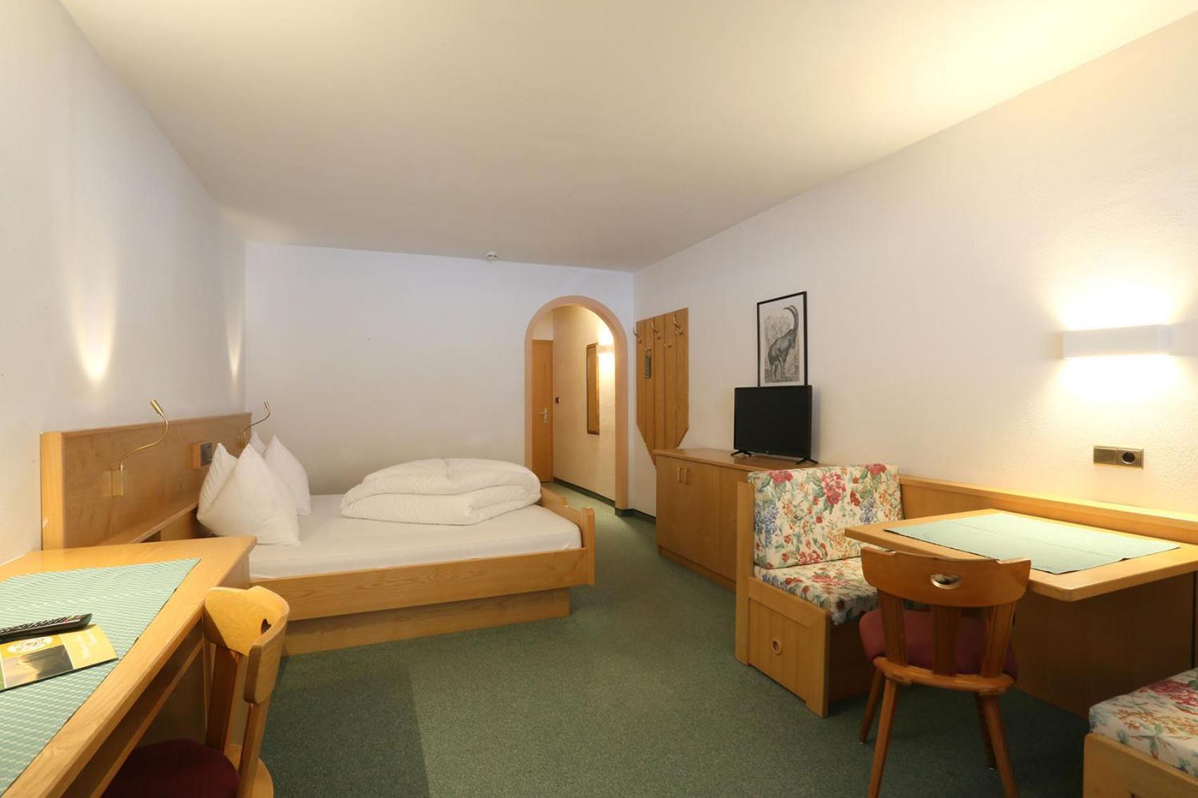 Large Double Room photo 1