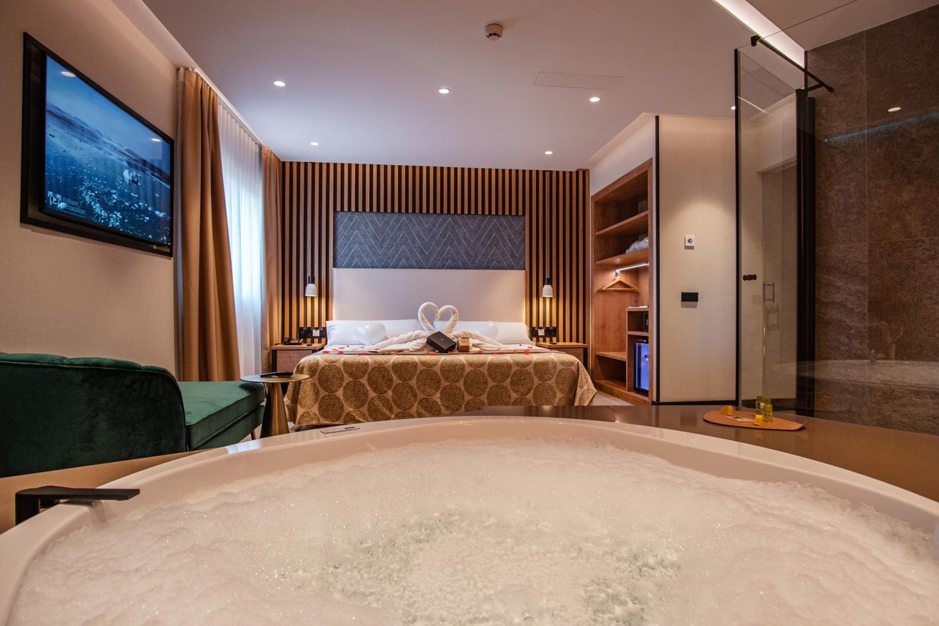 Suite with Spa Bath Riesling - Photo 1