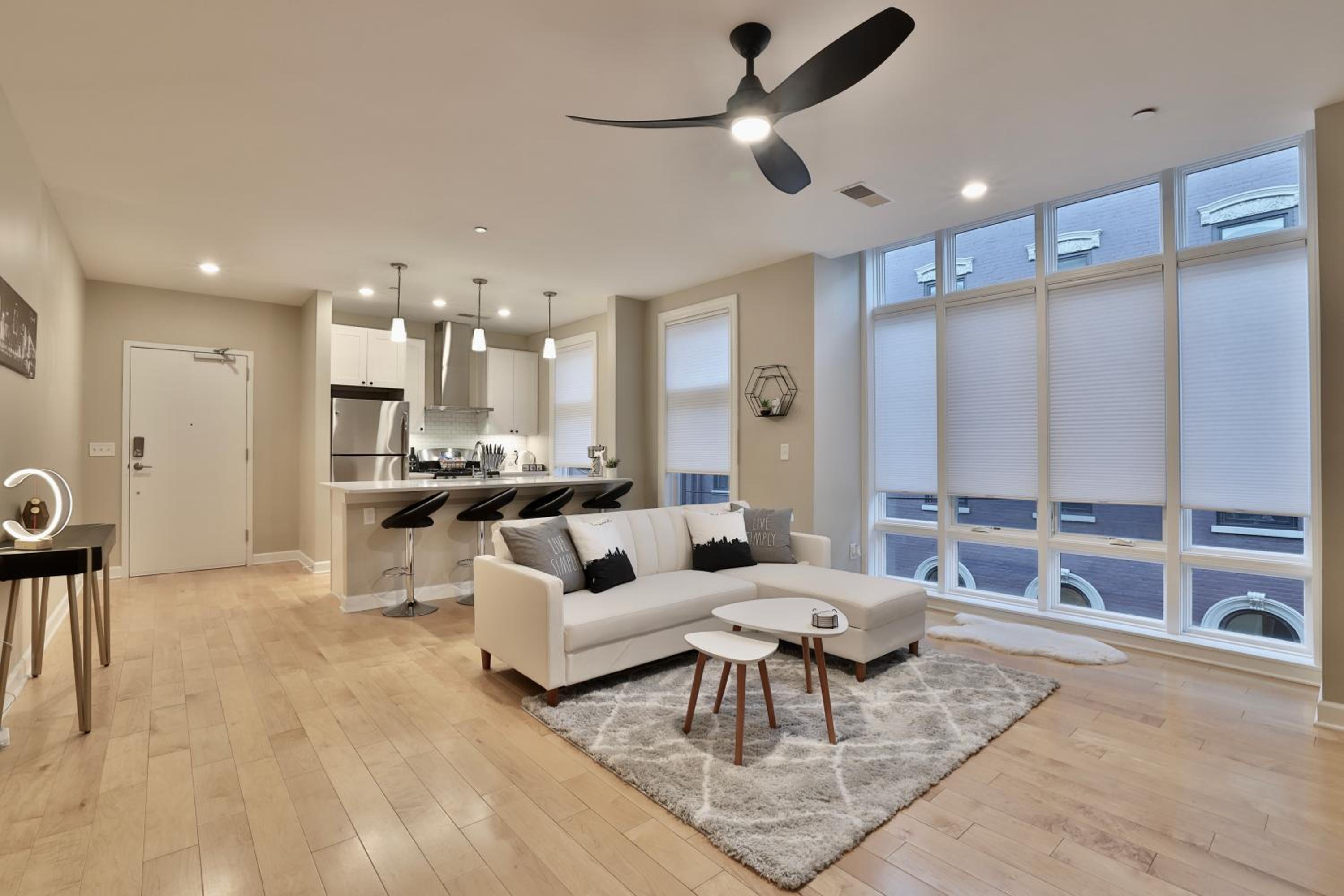 One-Bedroom Apartment - Photo 1