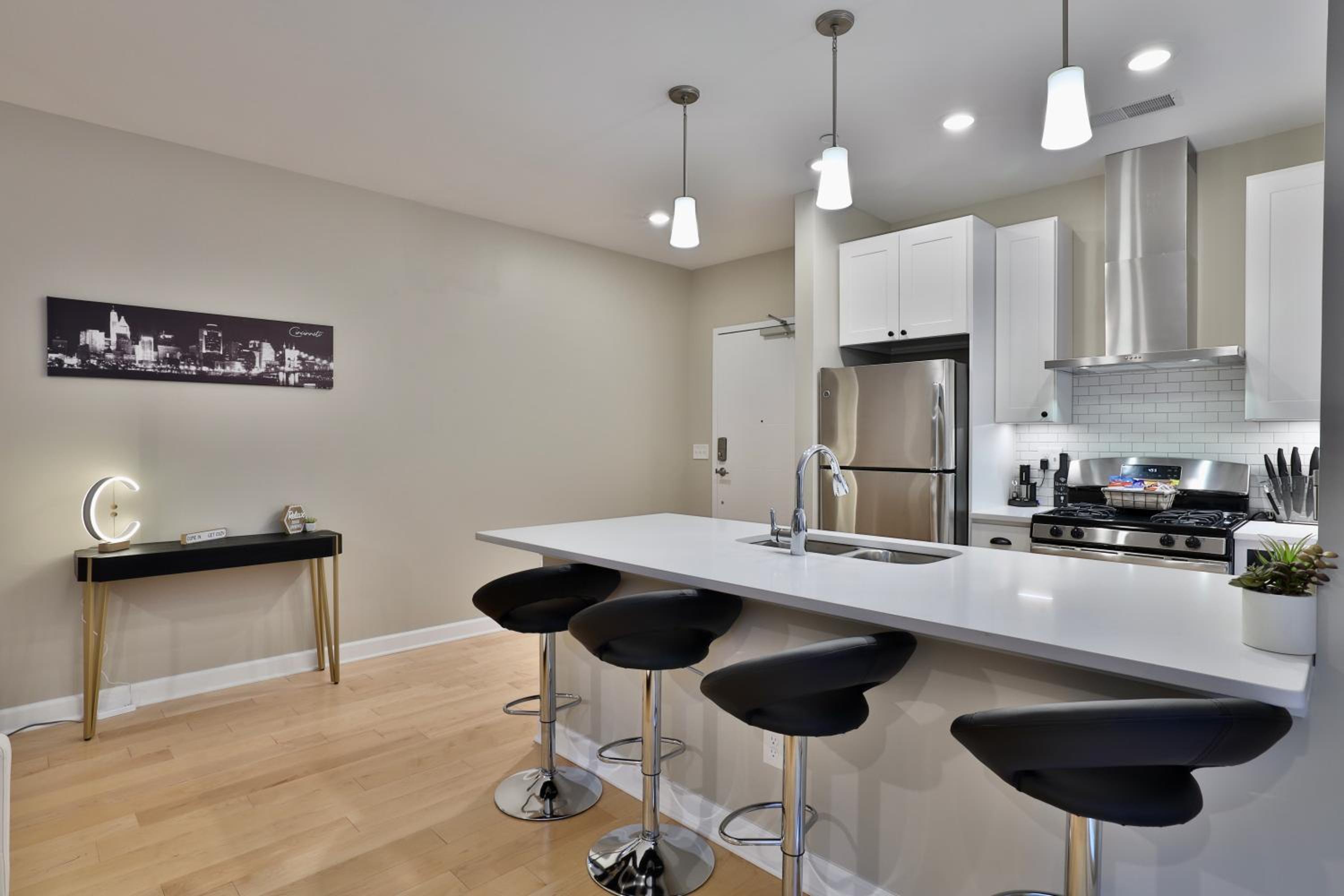 One-Bedroom Apartment - Photo 3