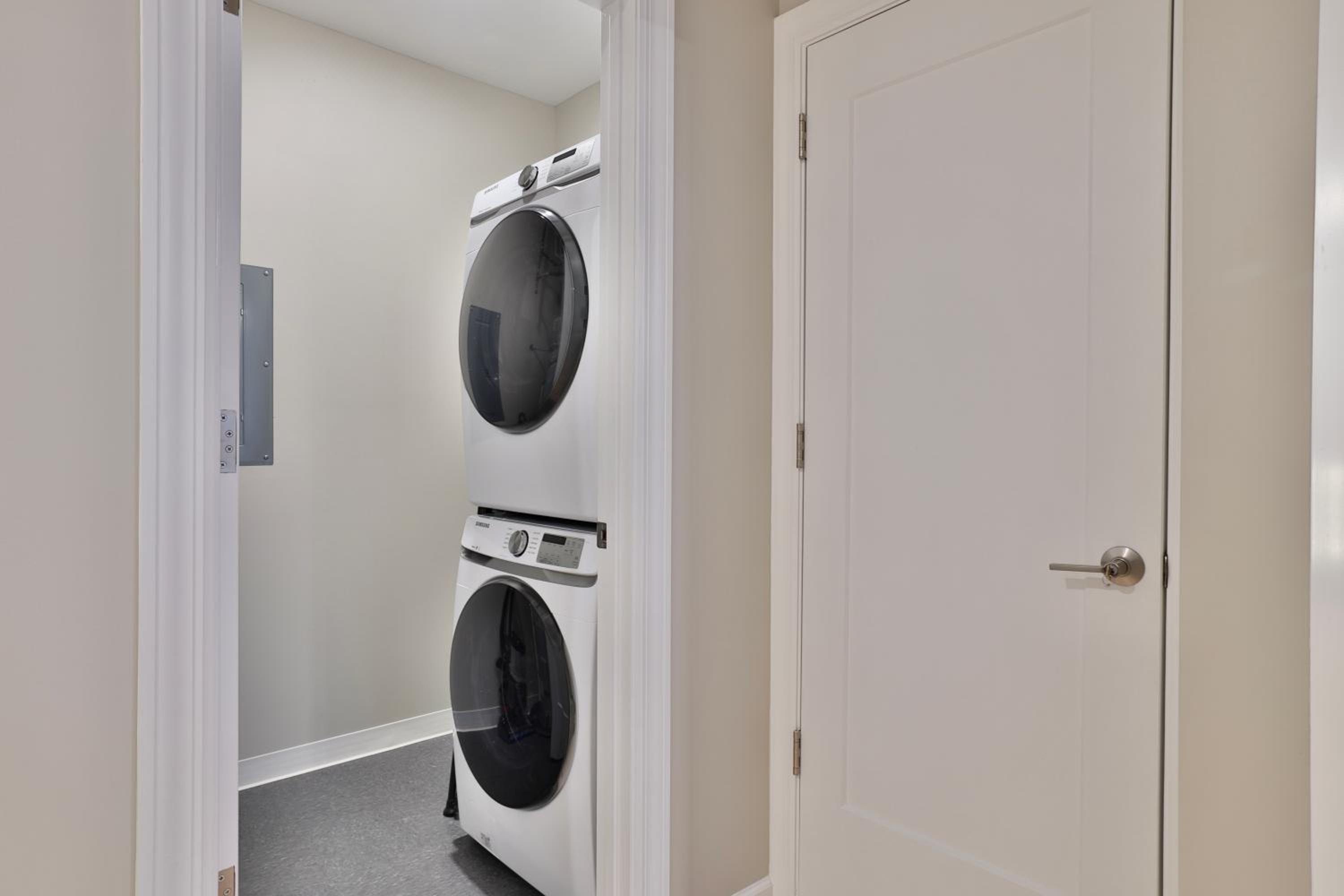 One-Bedroom Apartment - Photo 8