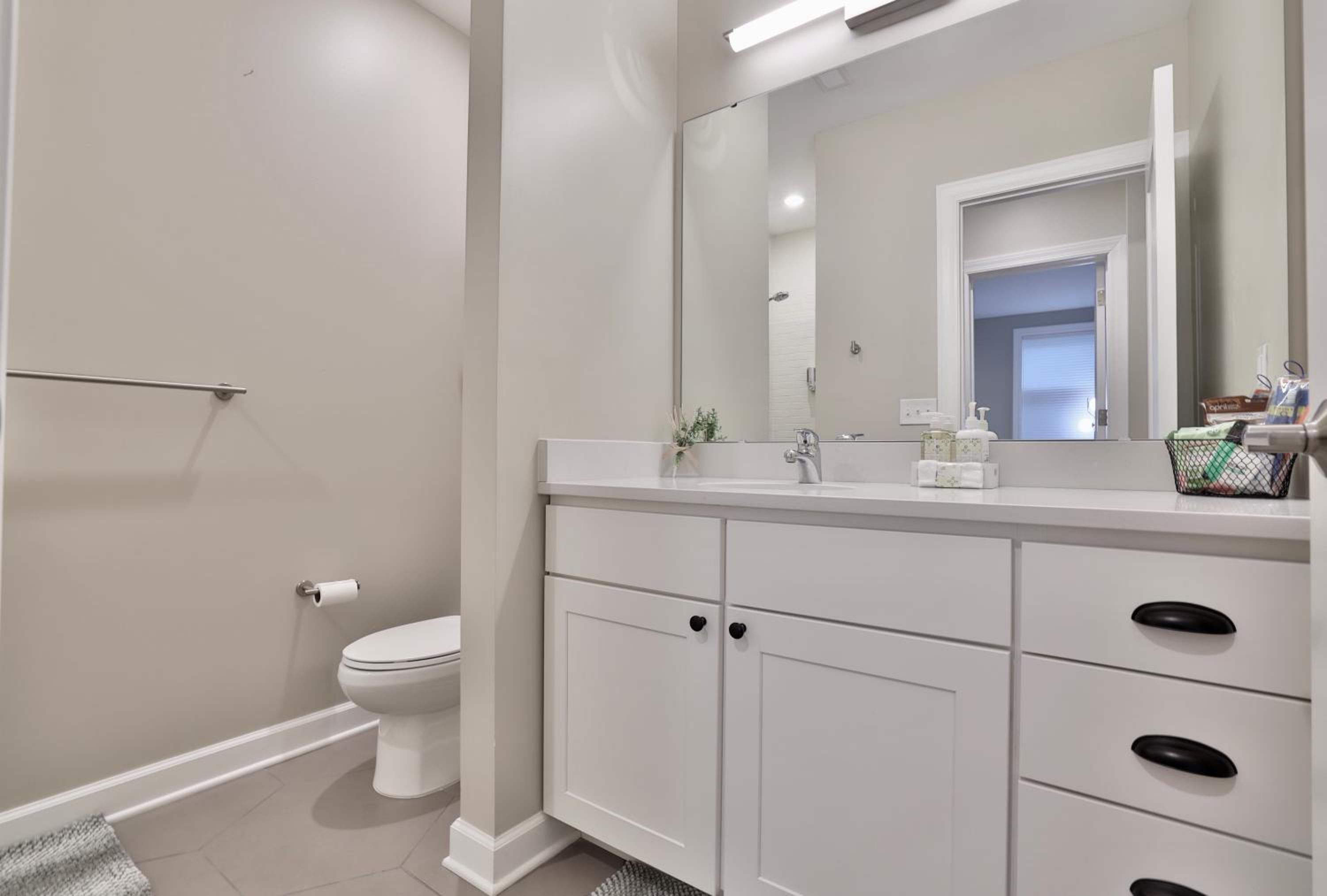 One-Bedroom Apartment - Photo 7