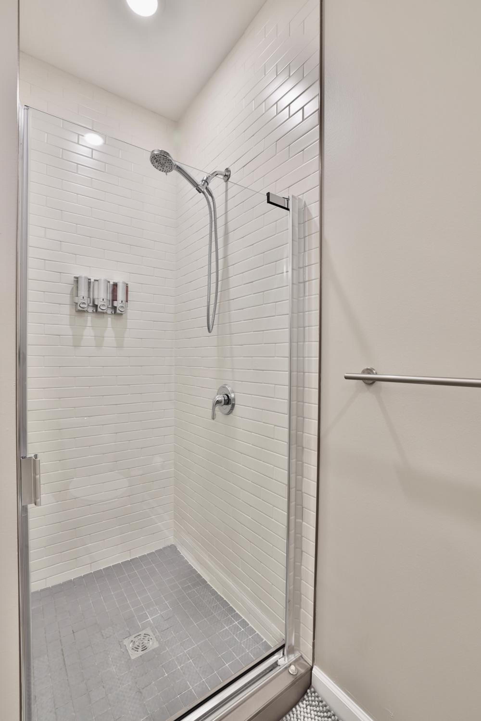 One-Bedroom Apartment - Photo 15