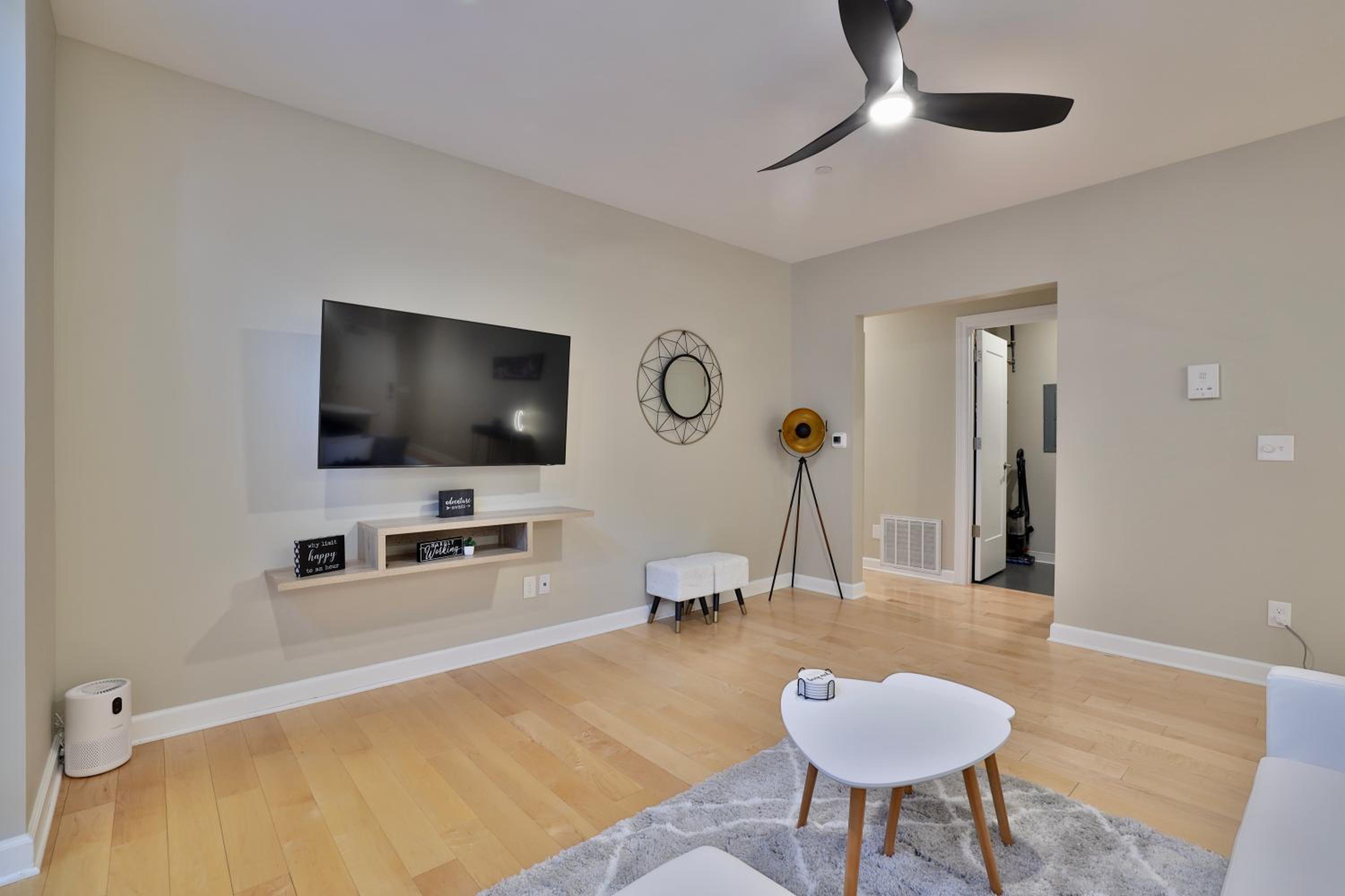 One-Bedroom Apartment - Photo 12