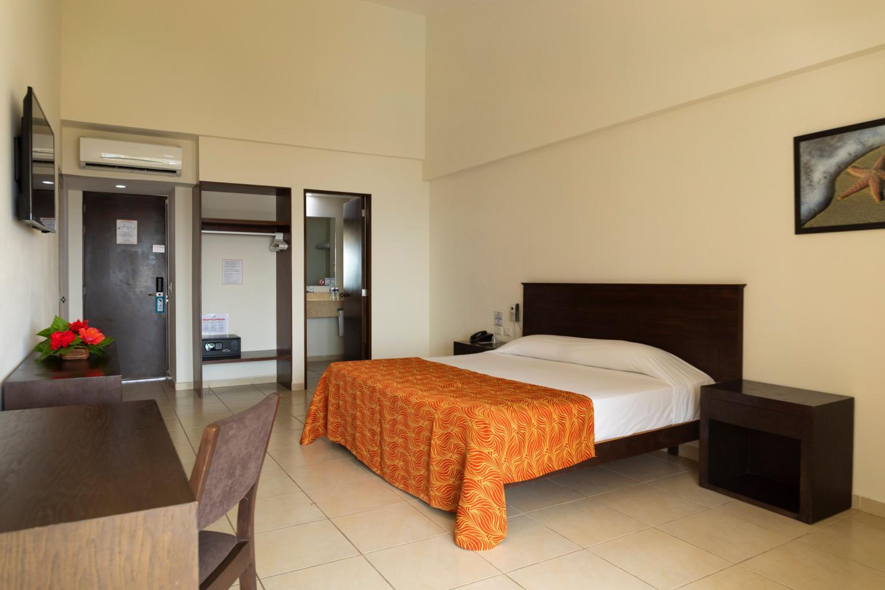Deluxe Double Room with Balcony - Photo 1