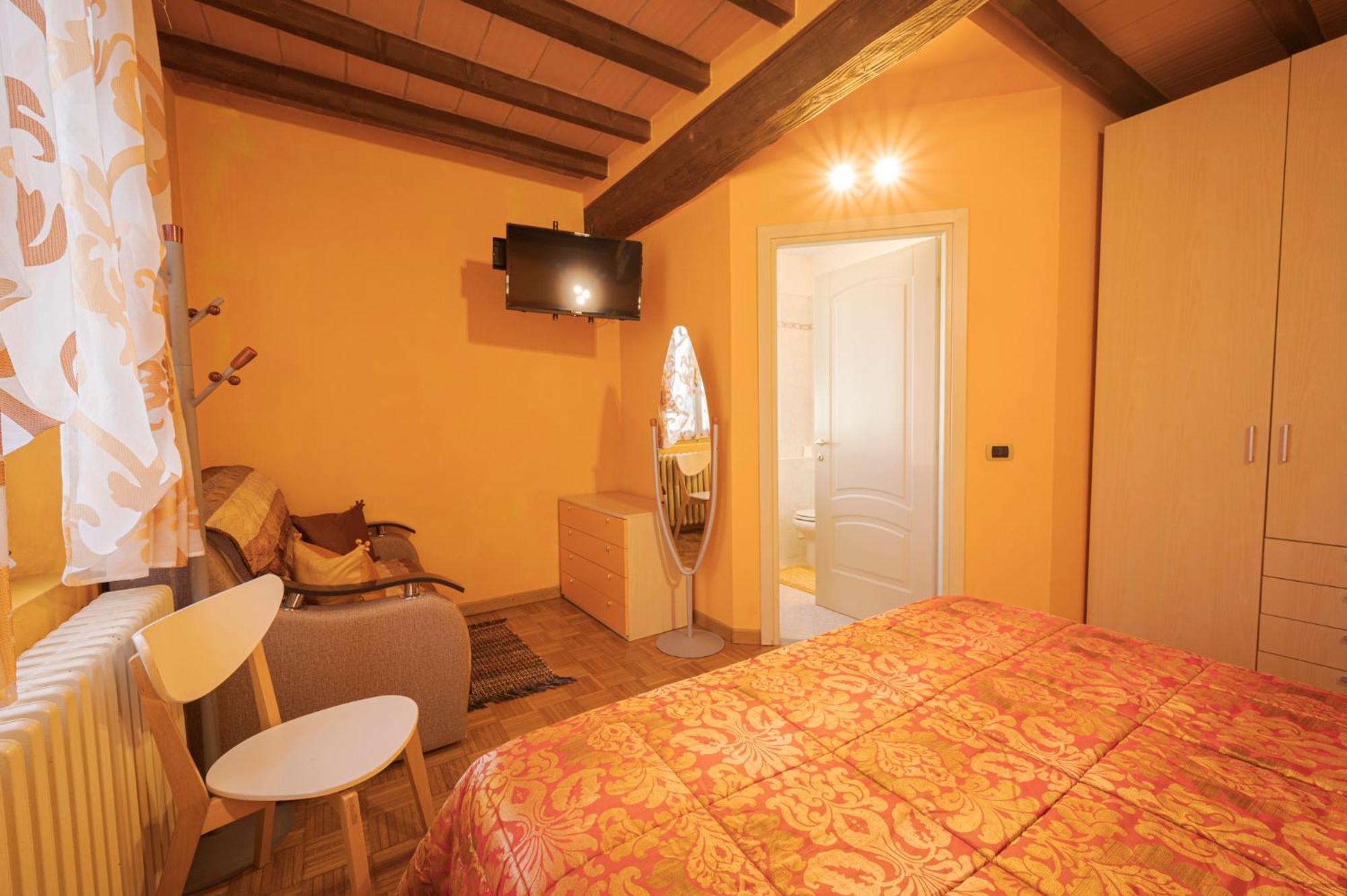 Double Room - Photo 9