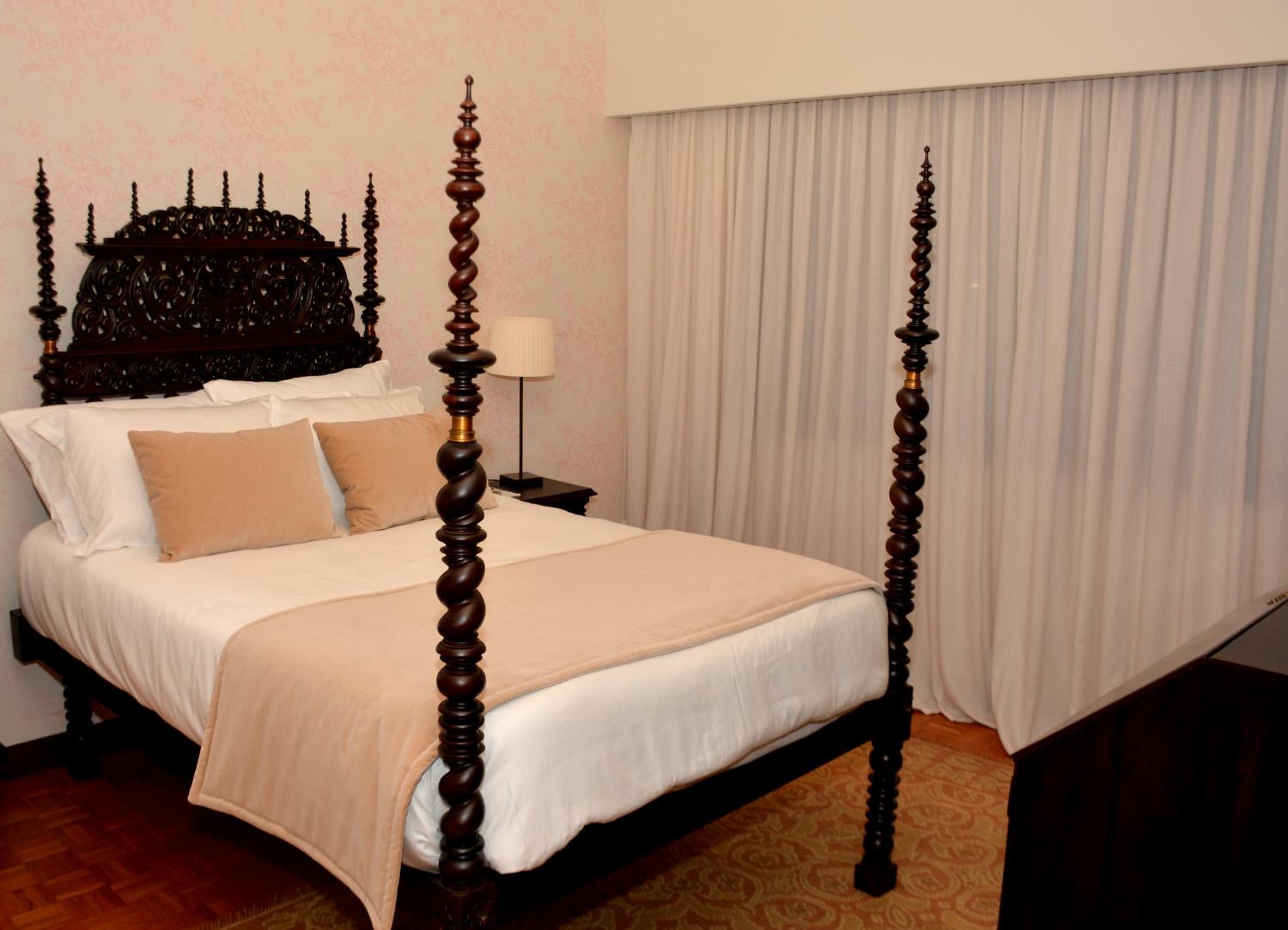 Deluxe Double Room - Photo 9