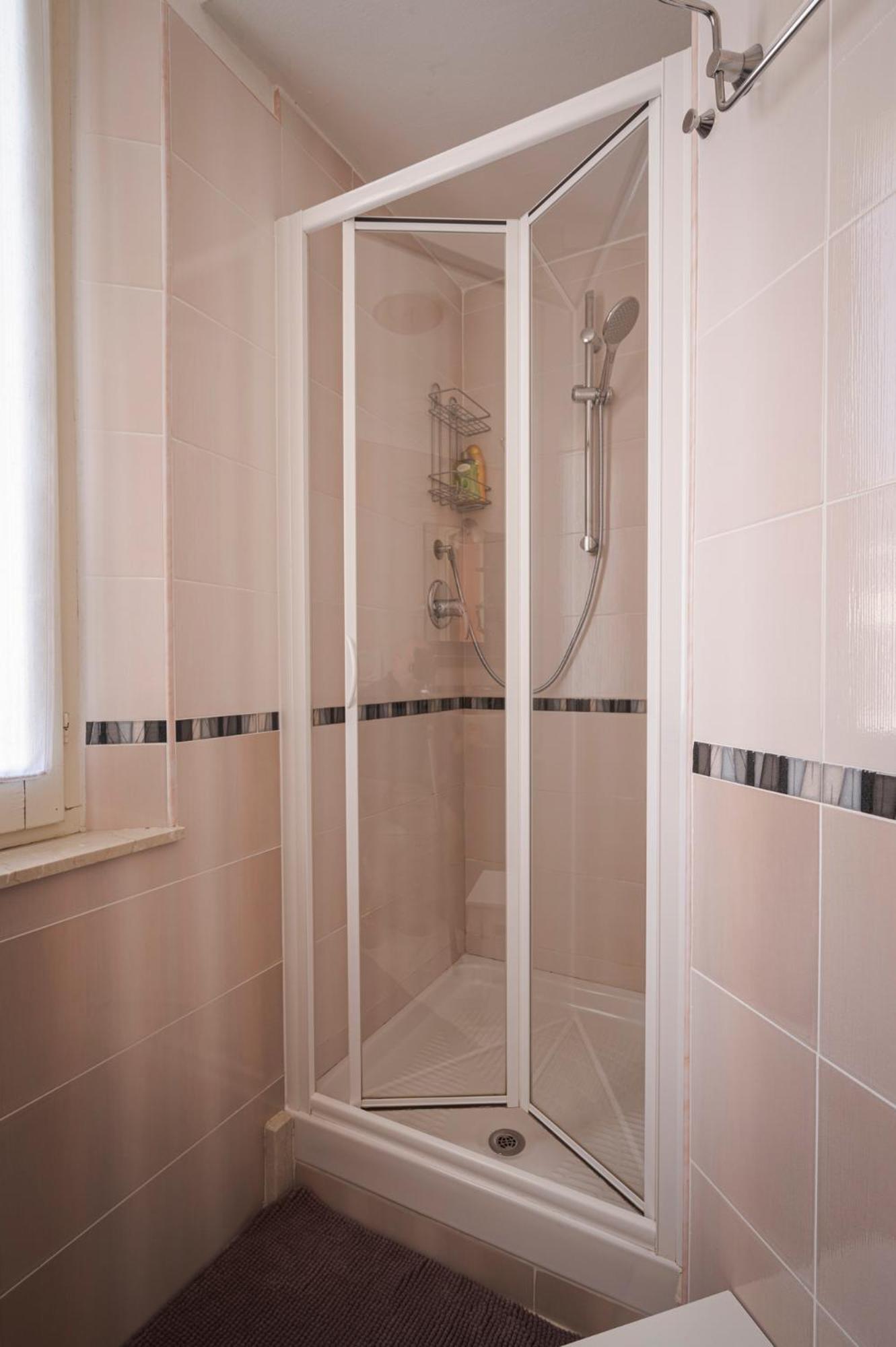 Double or Twin Room - Photo 8