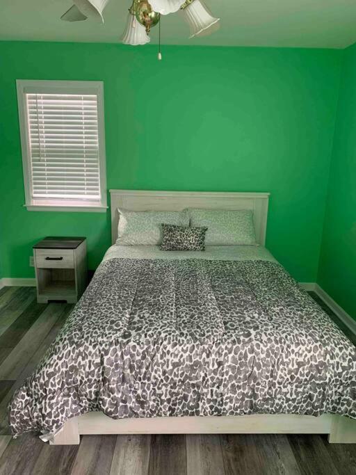 Three-Bedroom House photo 2