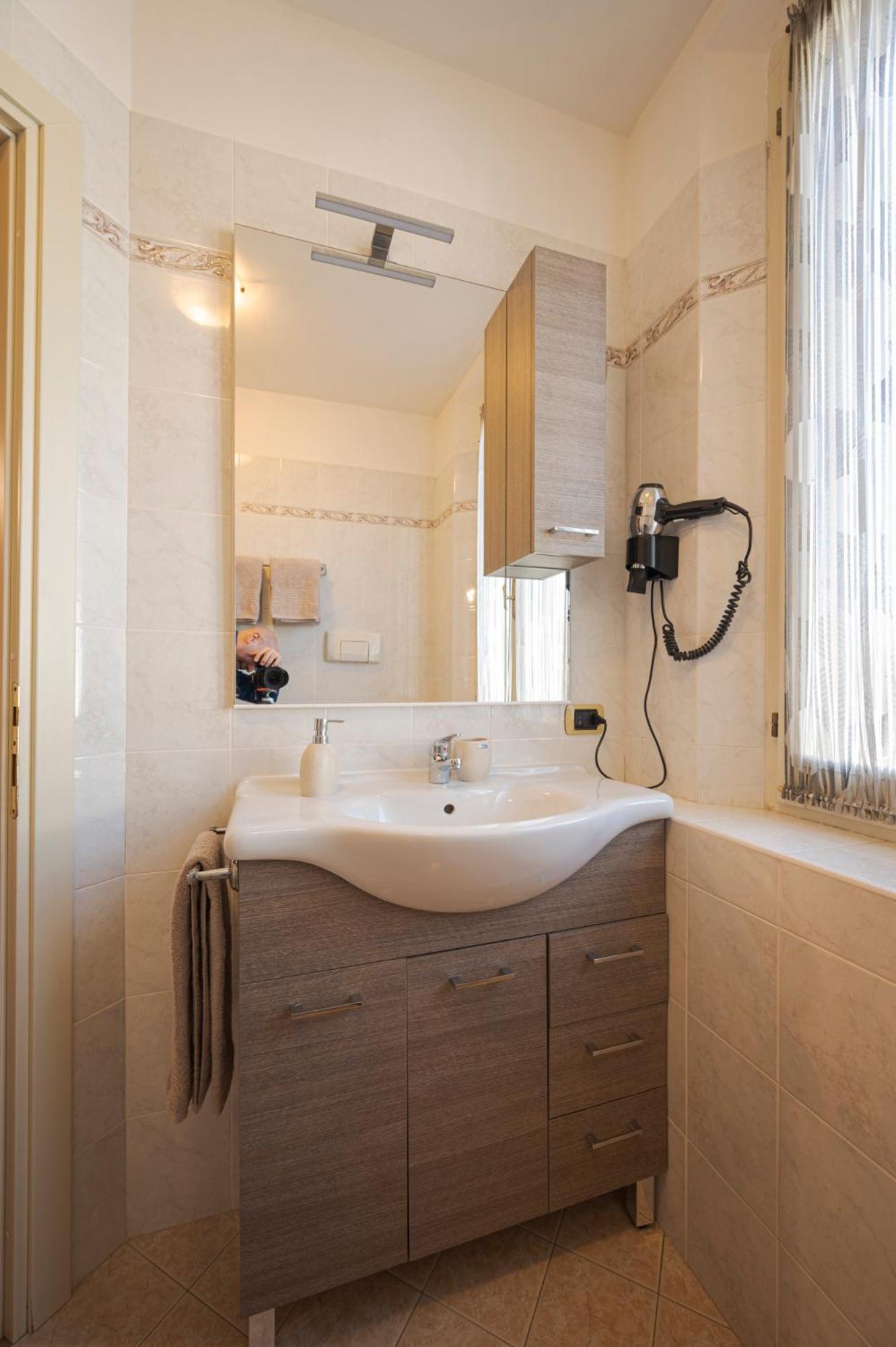 Double Room - Photo 4