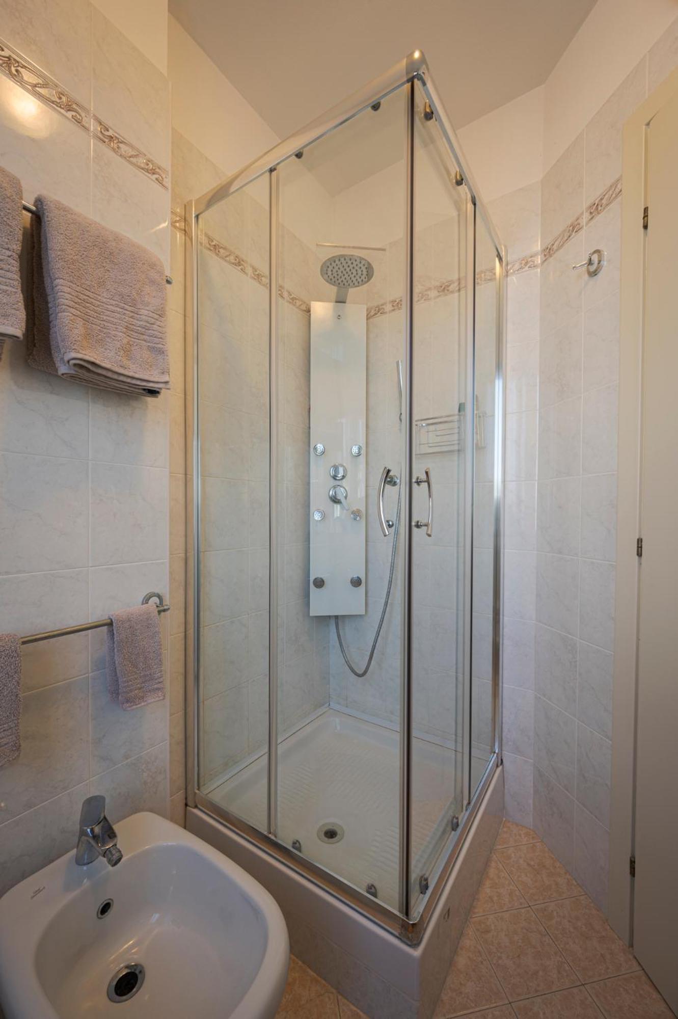 Double Room - Photo 3