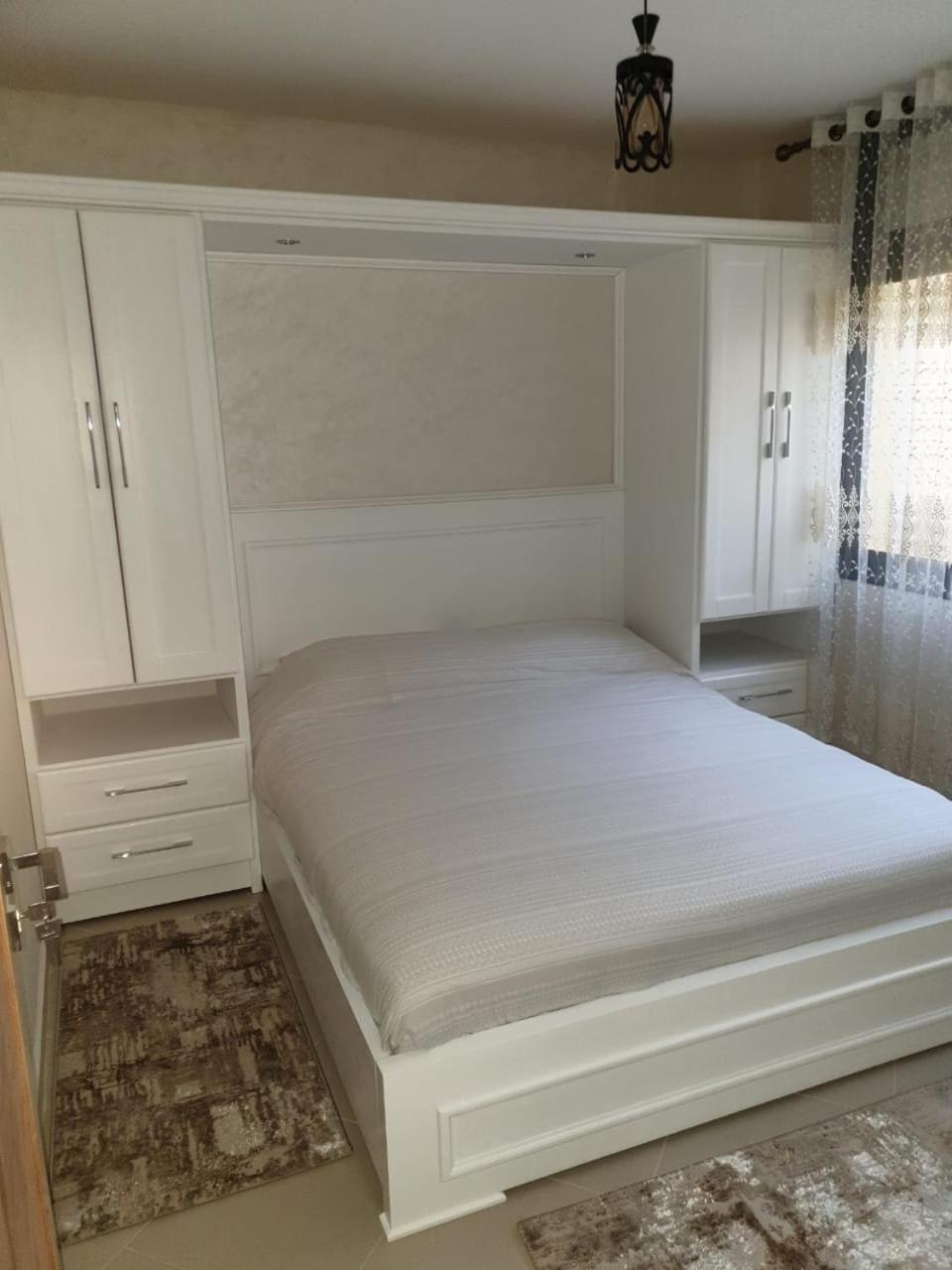 One-Bedroom Apartment - Photo 3