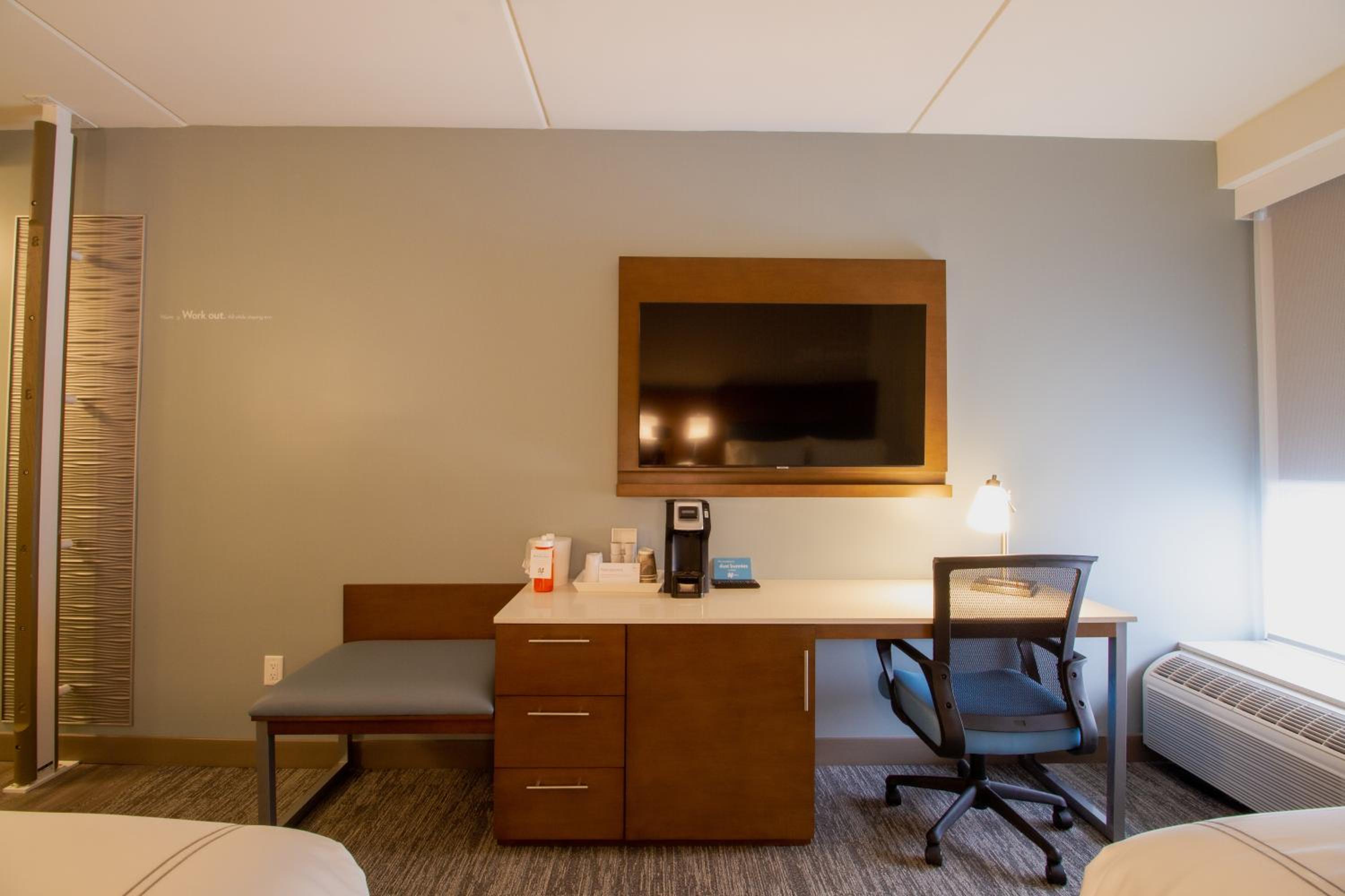 Room With Two Beds - Hearing Accessible - Non-Smoking