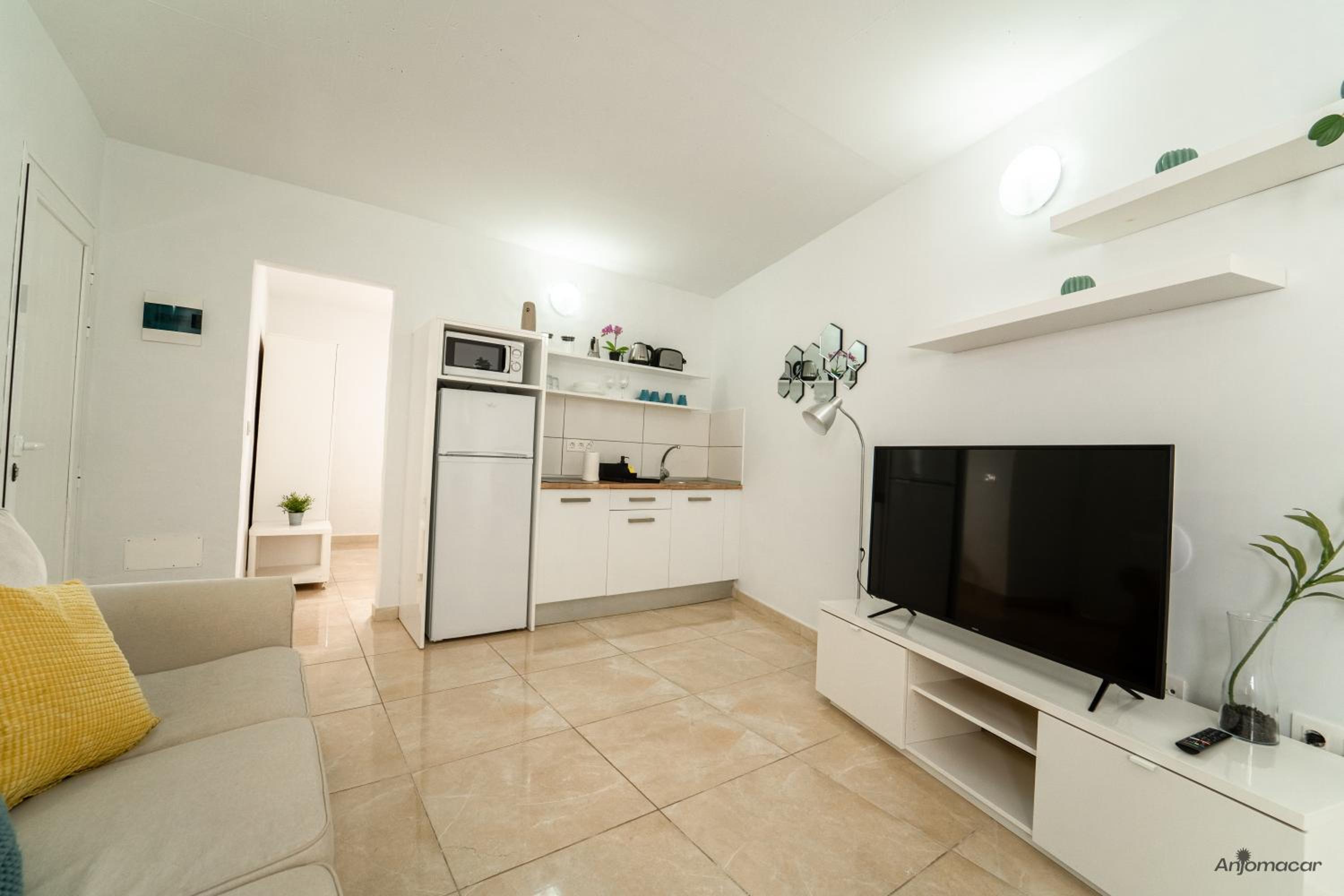 One-Bedroom Apartment photo 3