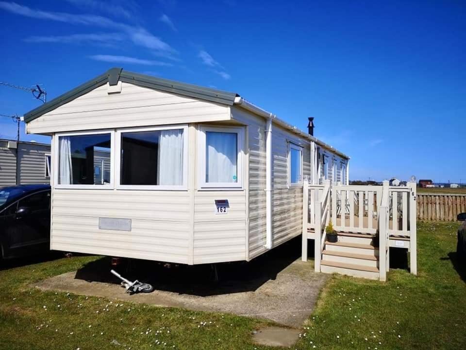 Three-Bedroom House photo 3