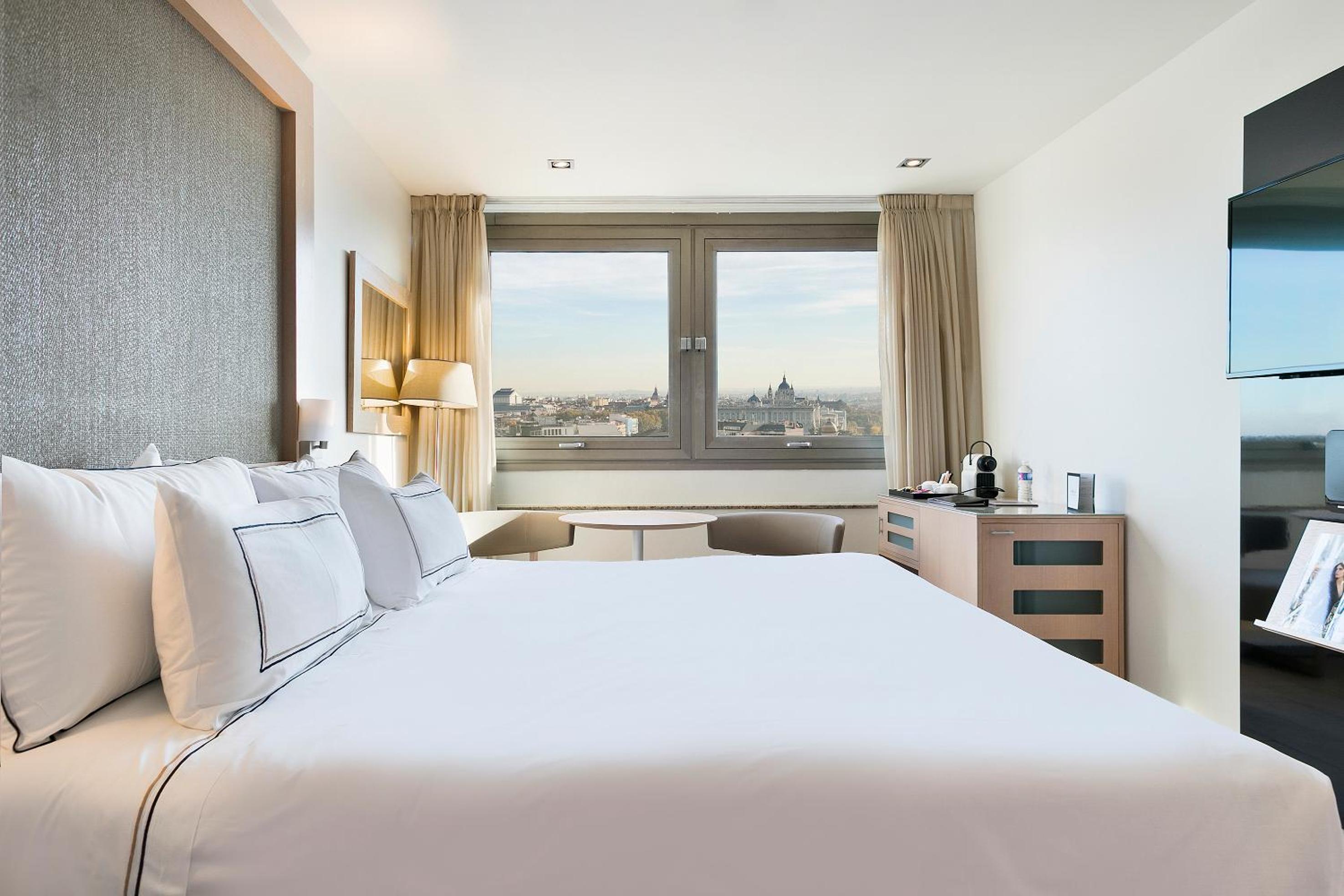 The Level Room City View - Photo 9