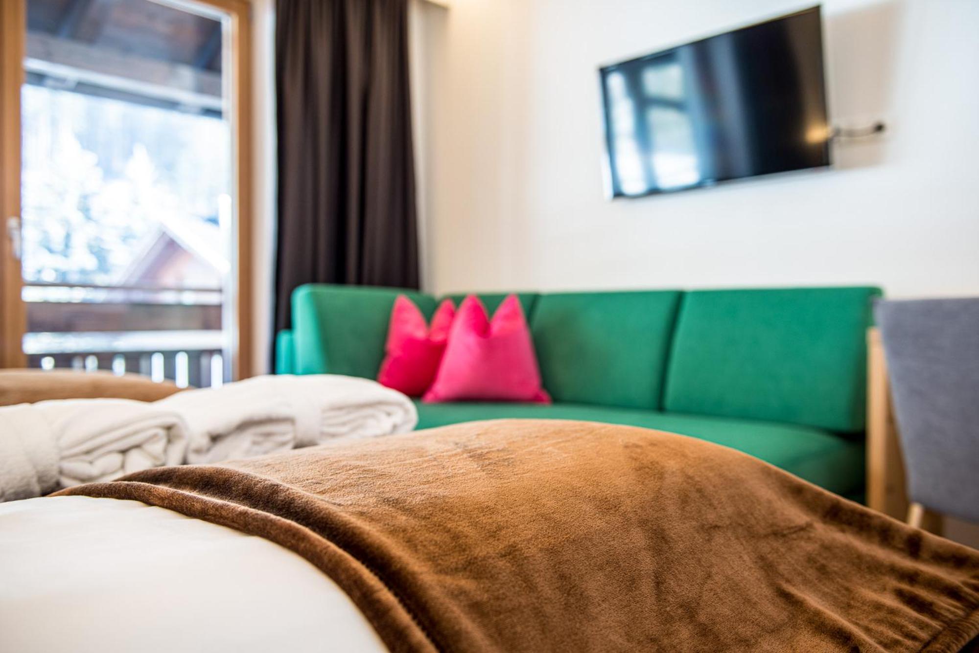 Deluxe Double Room with Balcony - Photo 2