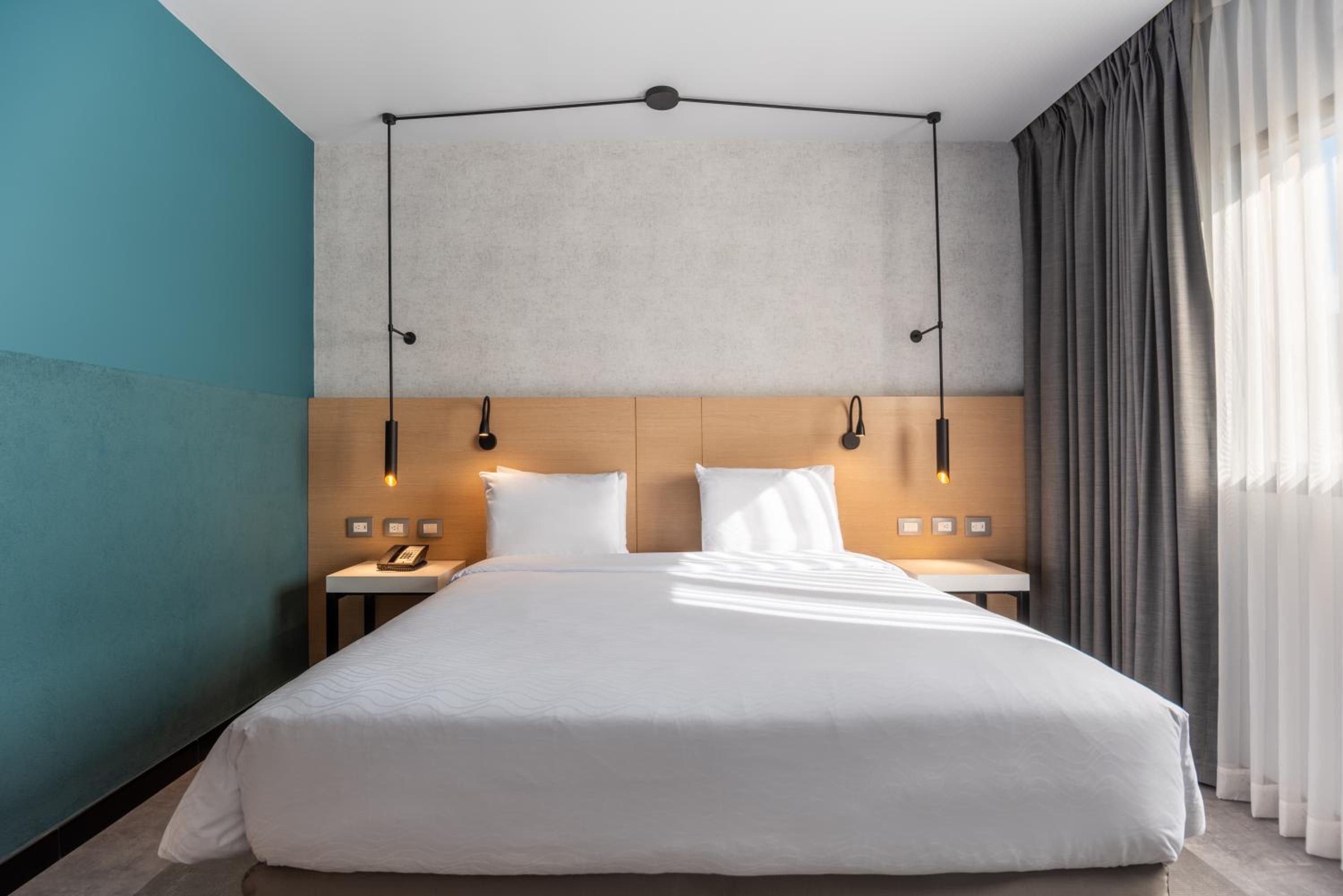 Standard Single Room with Queen Bed - Photo 1