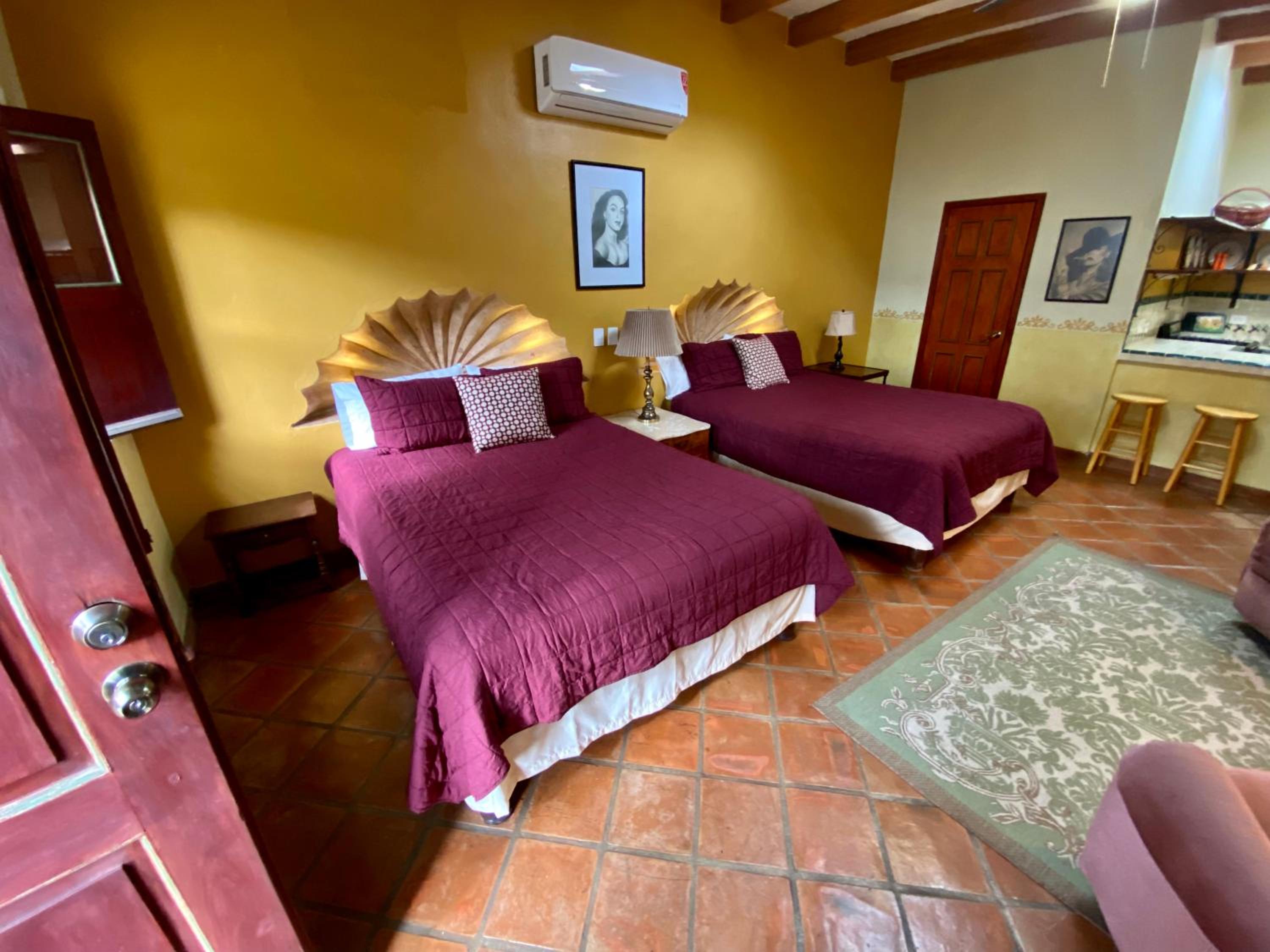 Deluxe Queen Room with Two Queen Beds - Photo 3