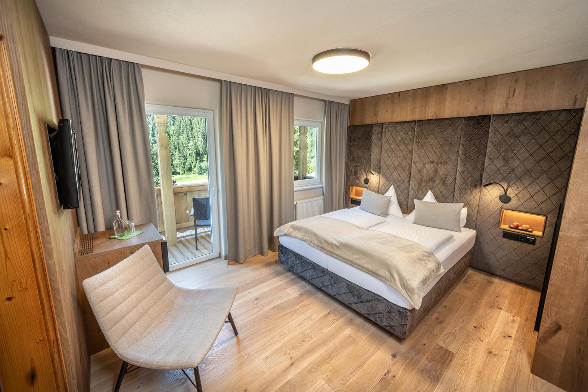 Classic Double Room with Balcony and Mountain View photo 1