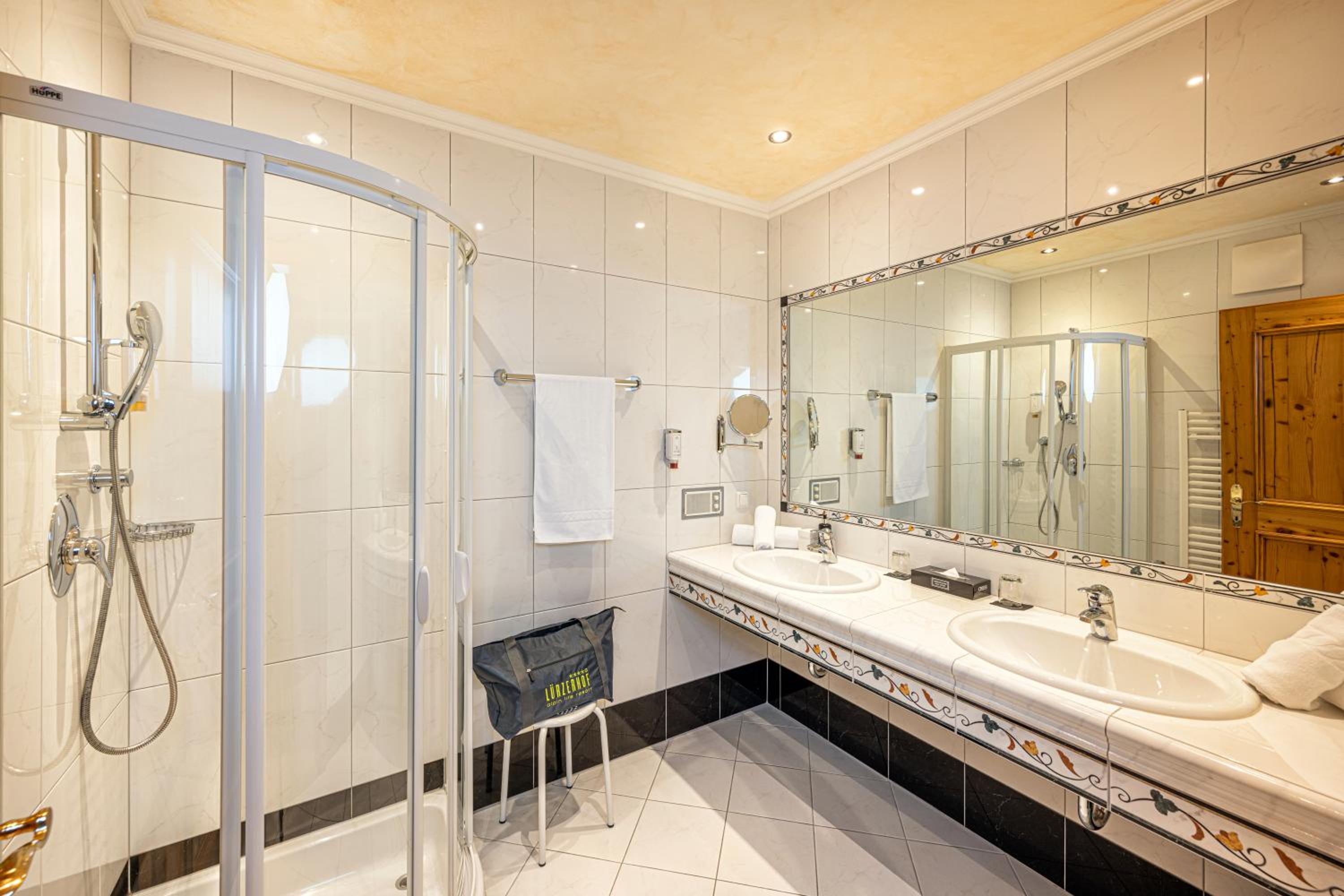 Classic Double Room with Balcony and Mountain View photo 3