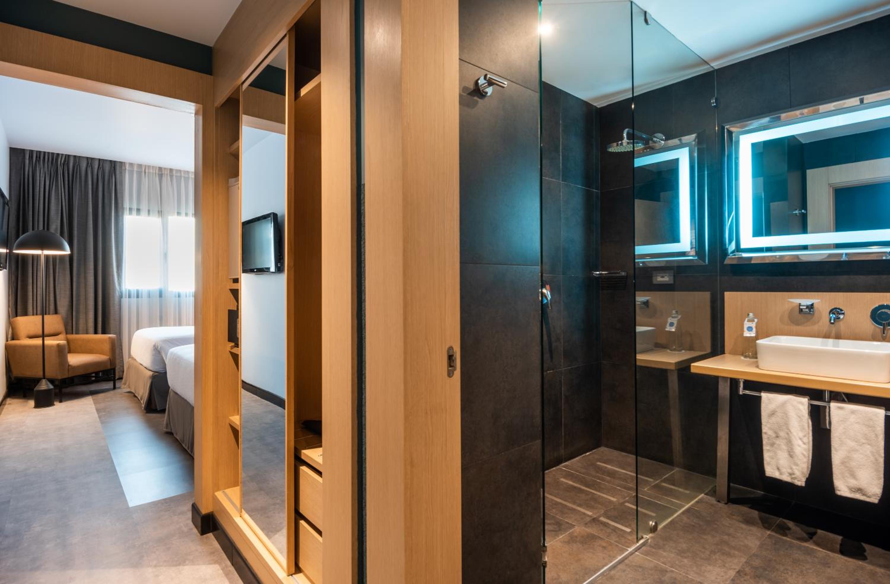 Superior Twin Room - Photo 7