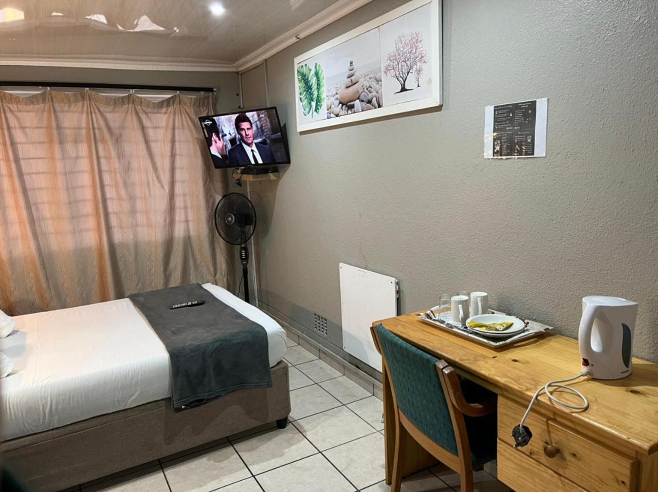 Double Room - Photo 4