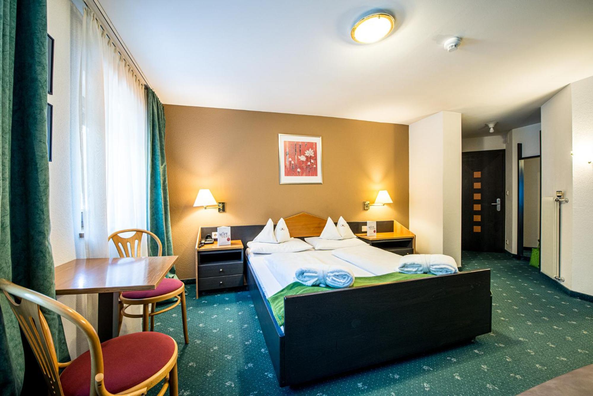 Double Room with Balcony - B - Photo 7