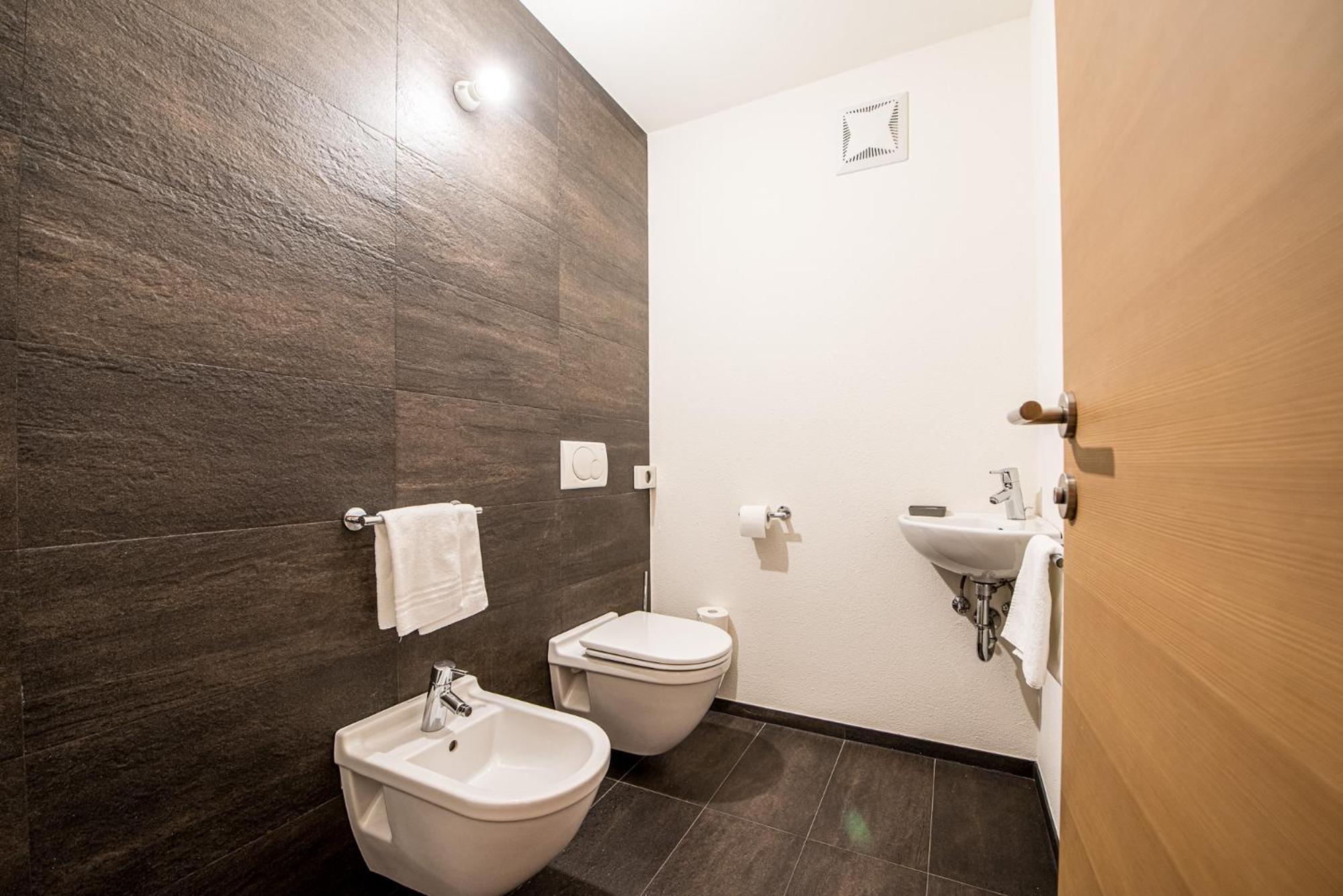 Junior Suite with Balcony - Photo 2
