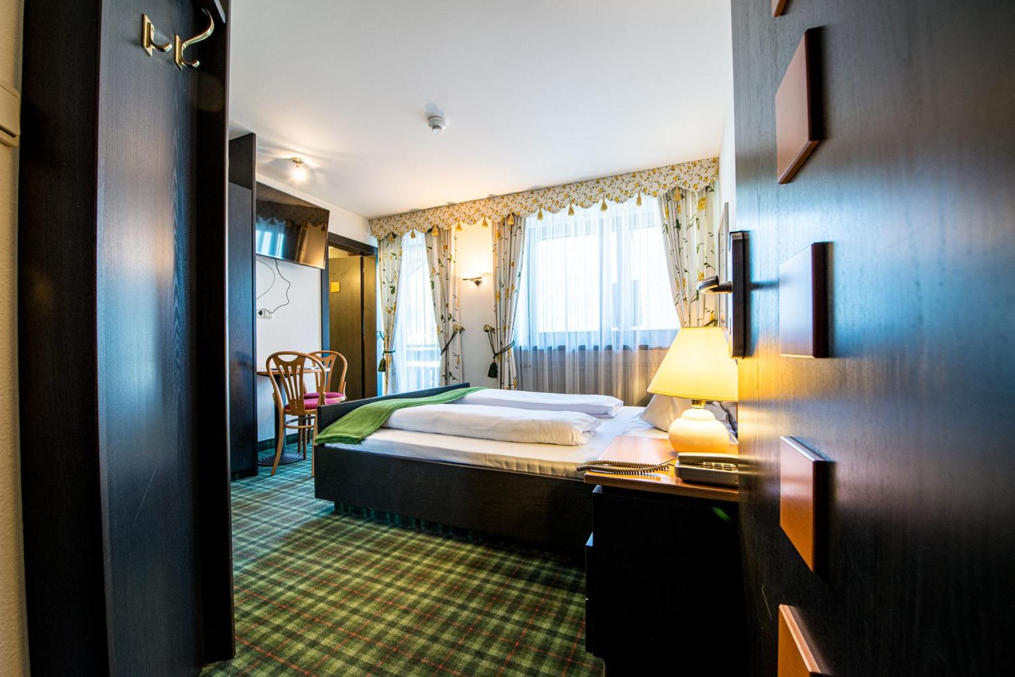Double Room with Balcony - A - Photo 3