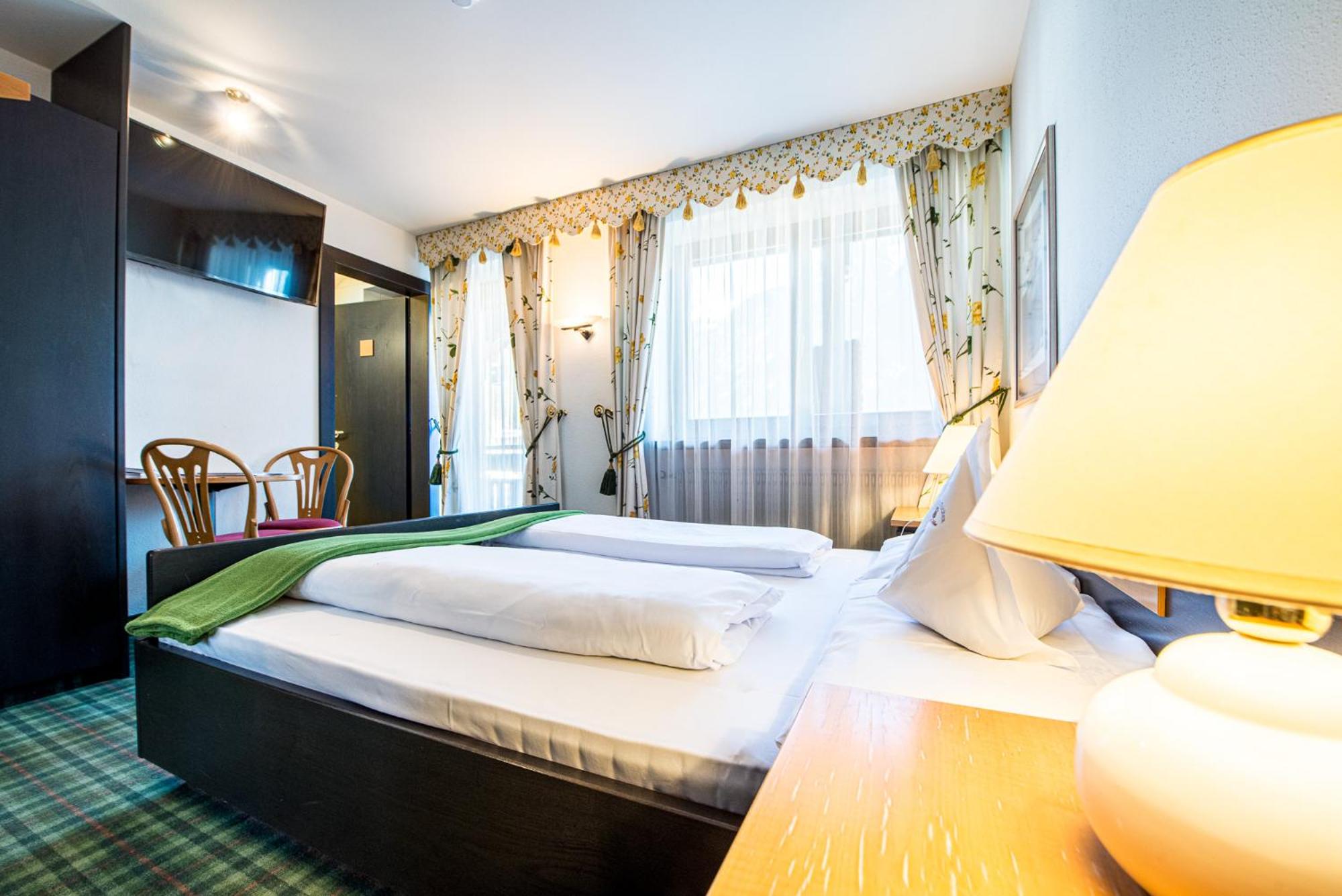 Double Room with Balcony - A - Photo 4