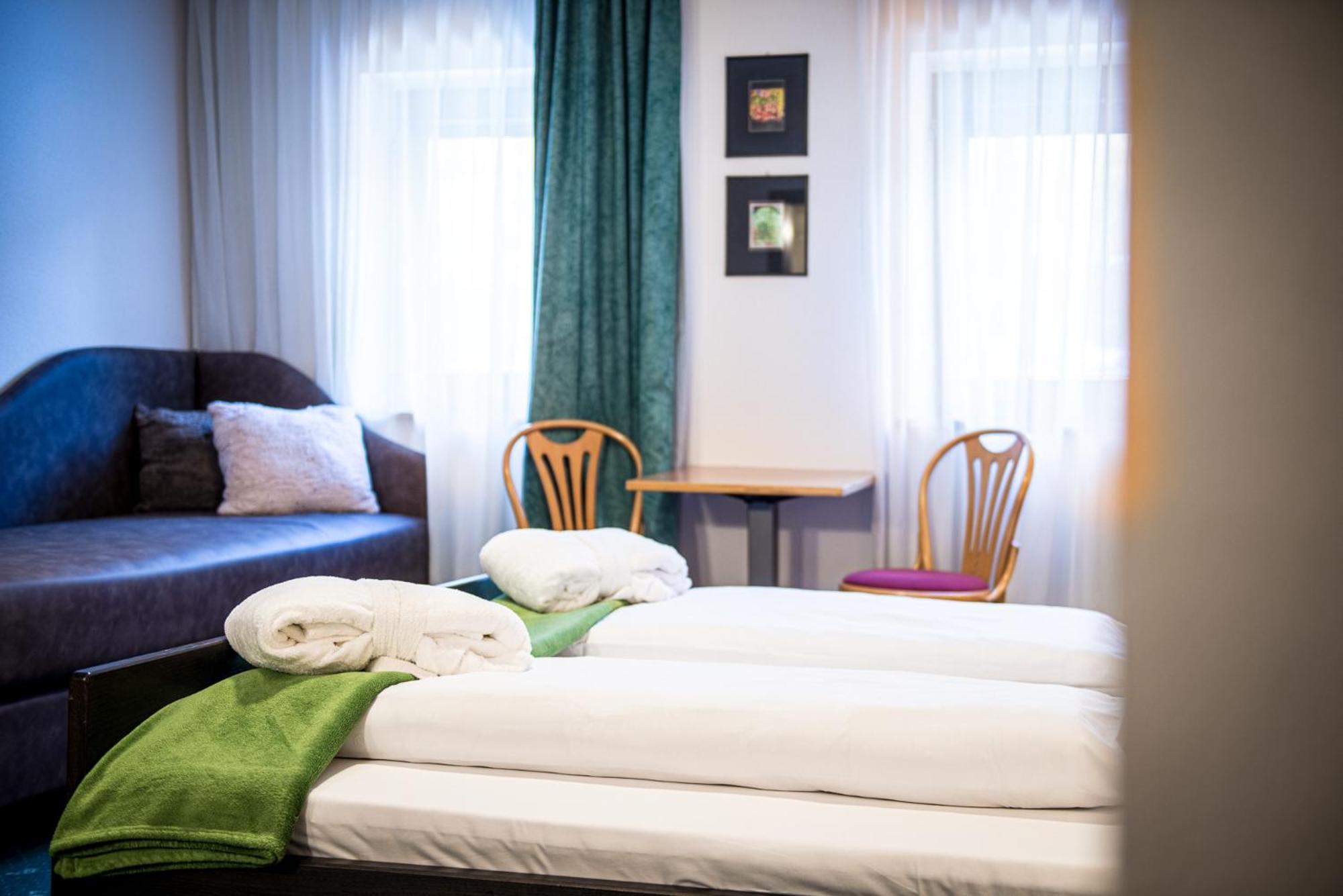 Double Room - B - Photo 2