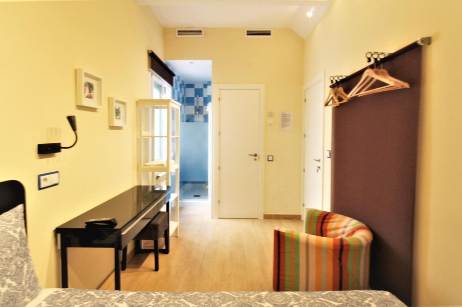 Single Room photo 2