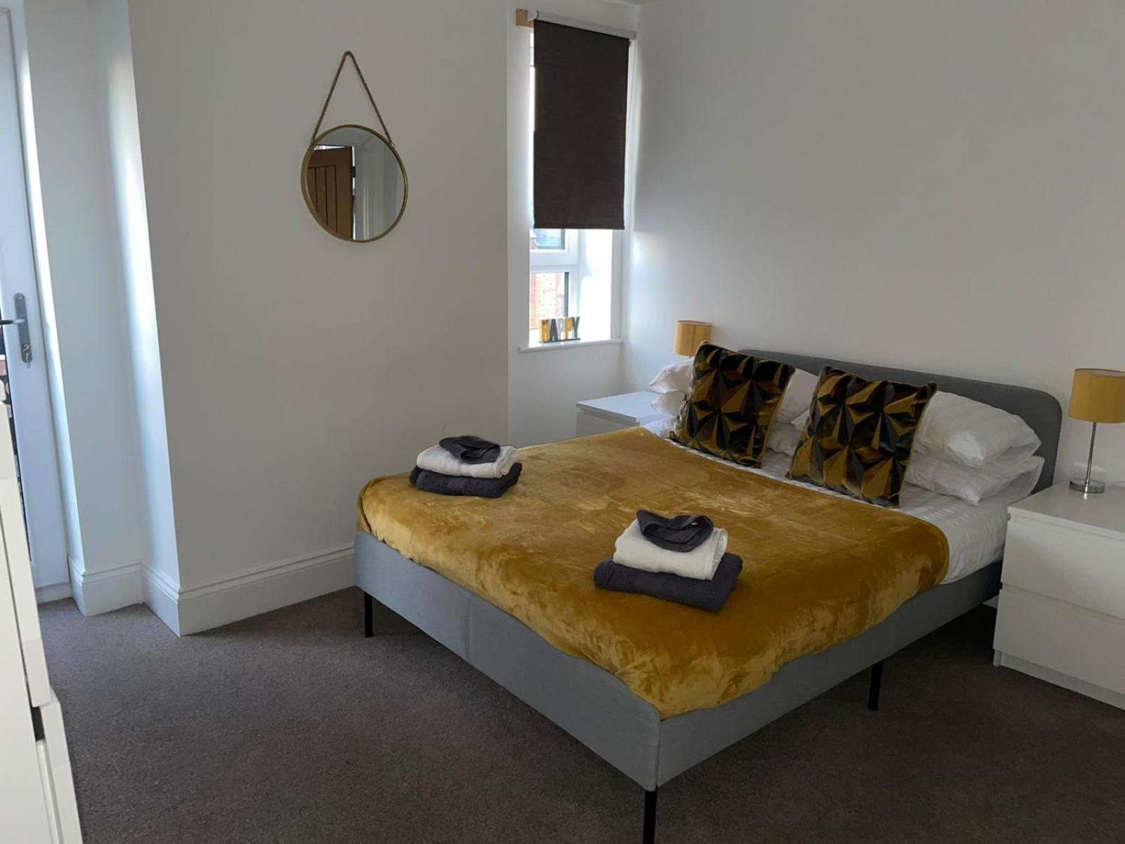 One-Bedroom Apartment photo 1