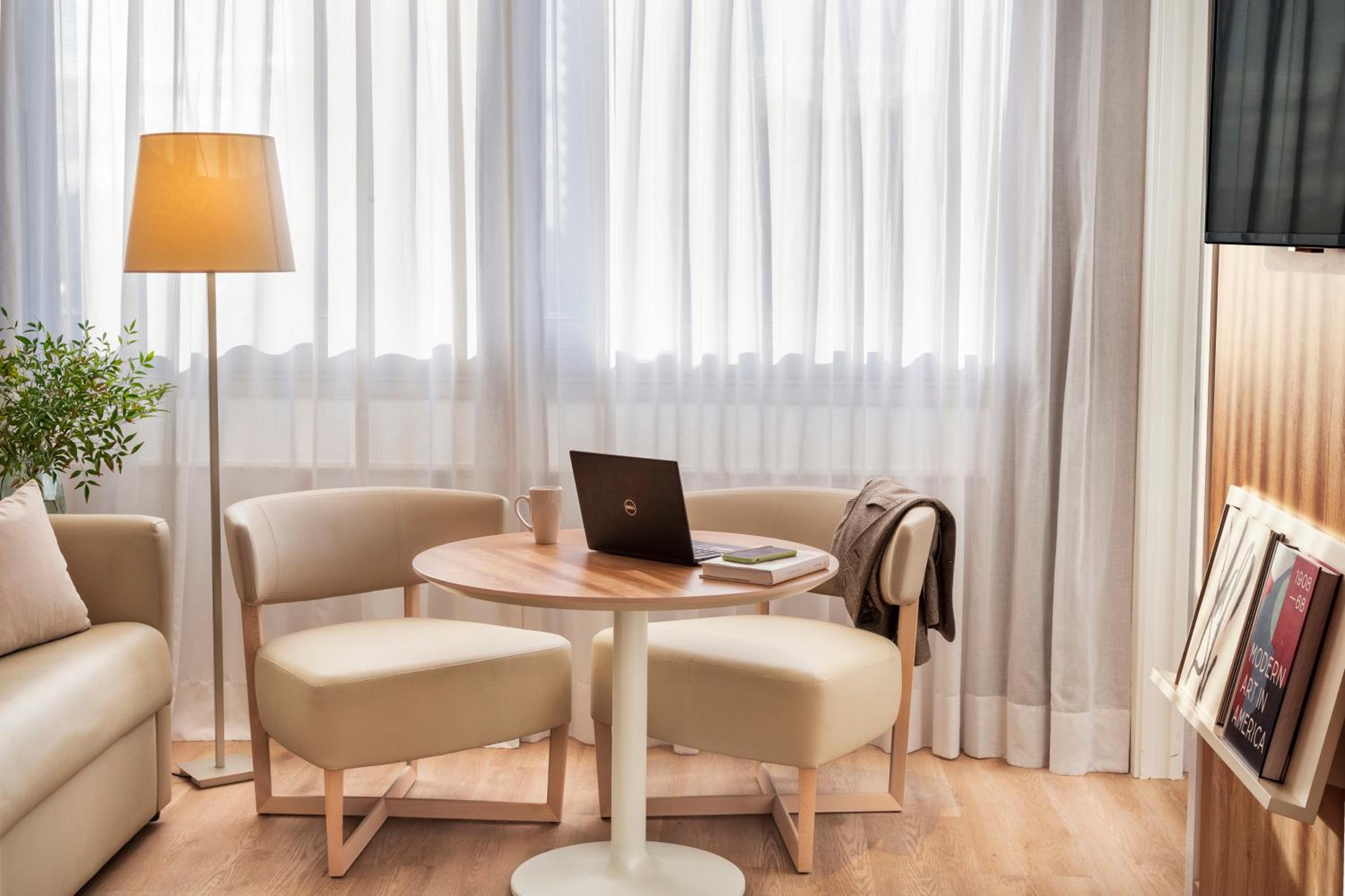 The Level Junior Suite - Photo 8