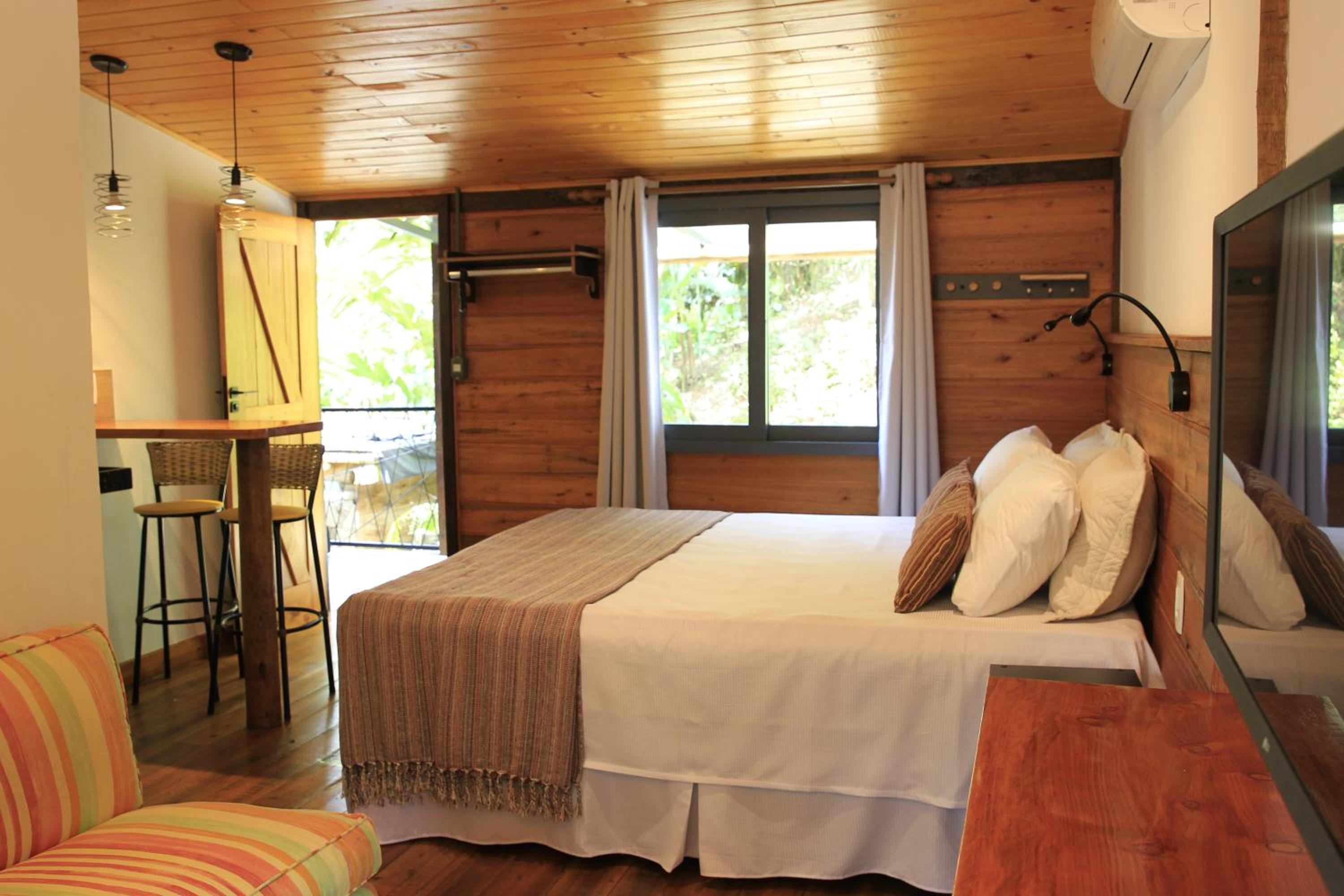 Deluxe Double Room (2 Adults + 1 Child)