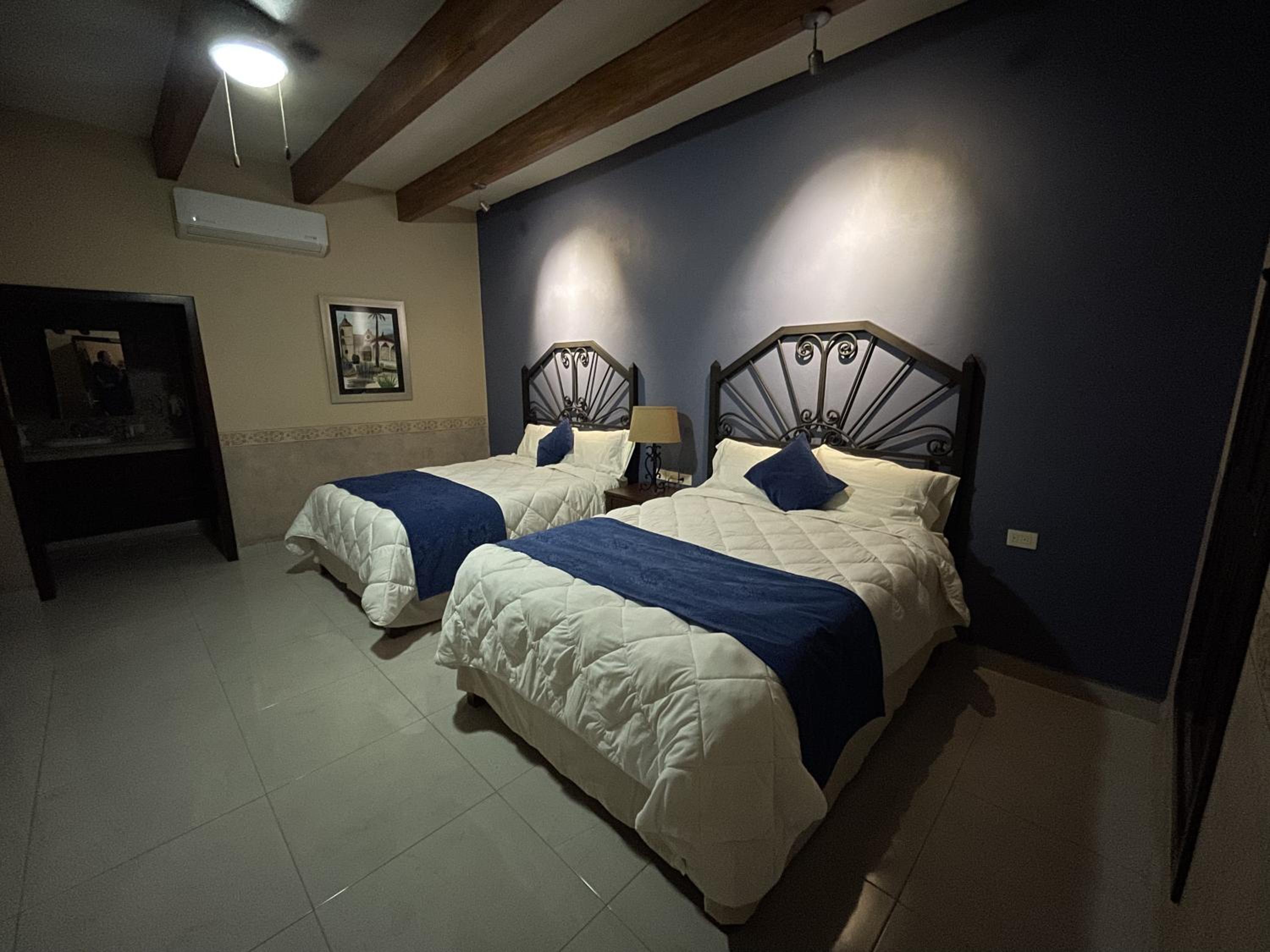 Large Double Room - Photo 1