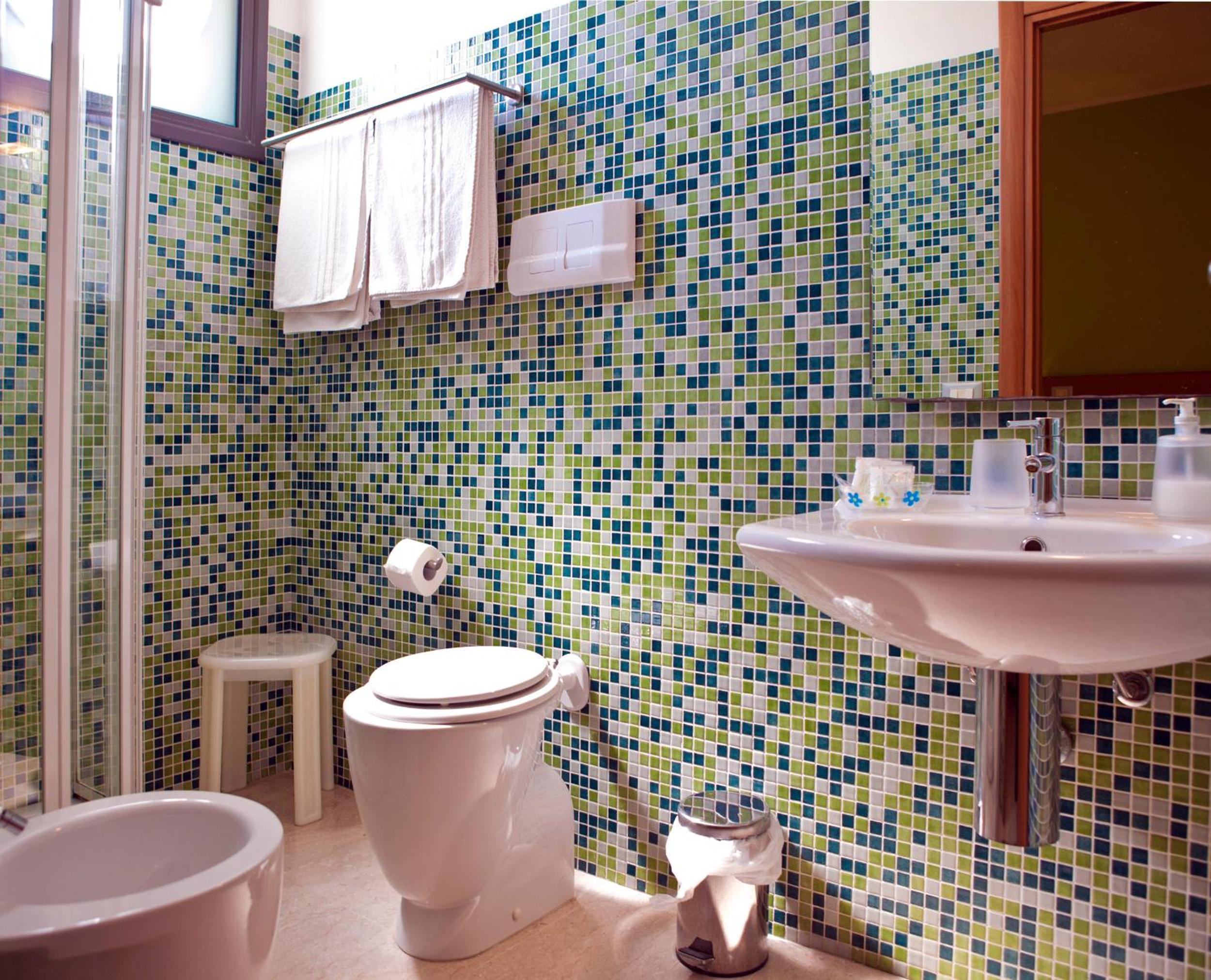 Twin Room - Photo 3