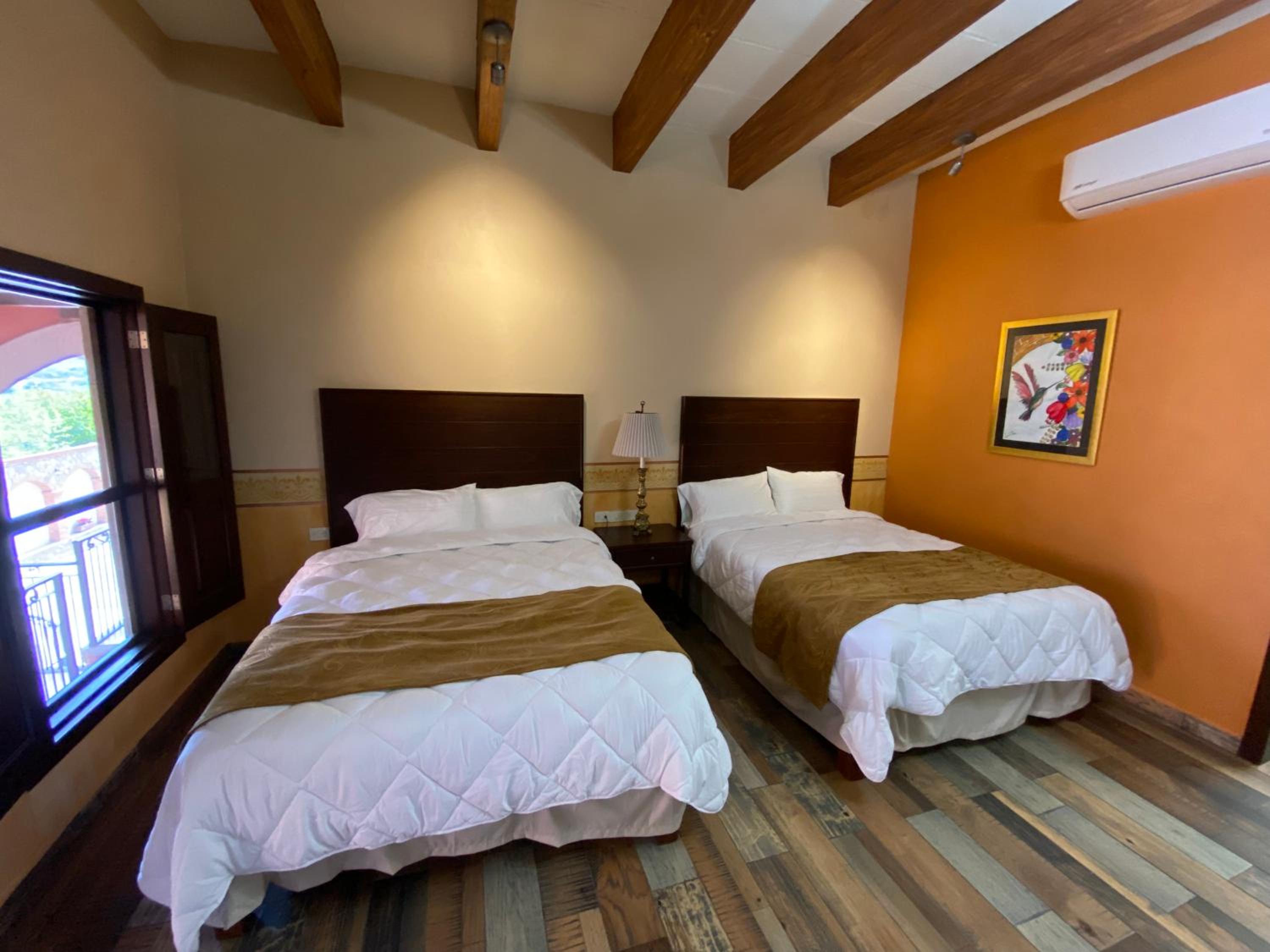 Suite - Photo 3