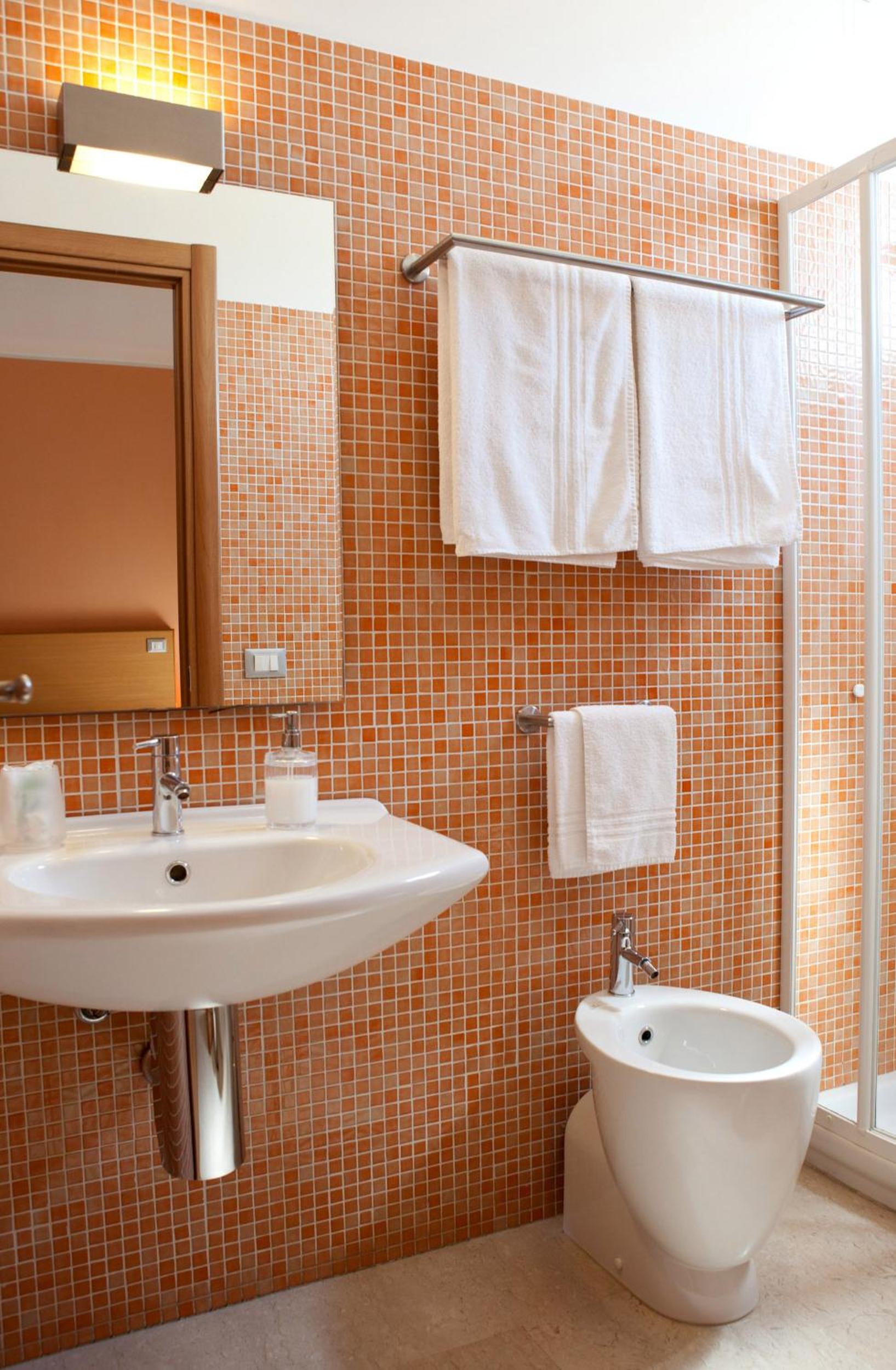 Double Room - Photo 11