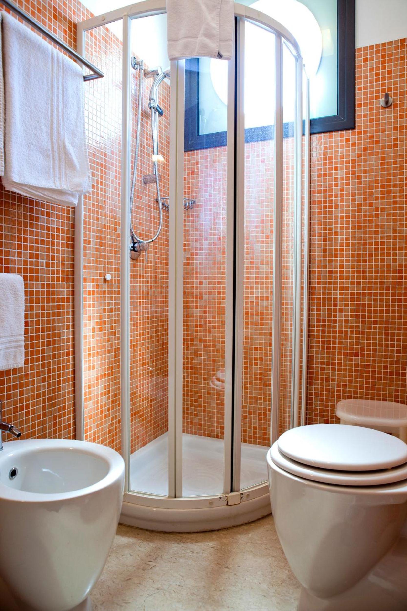 Double Room - Photo 9