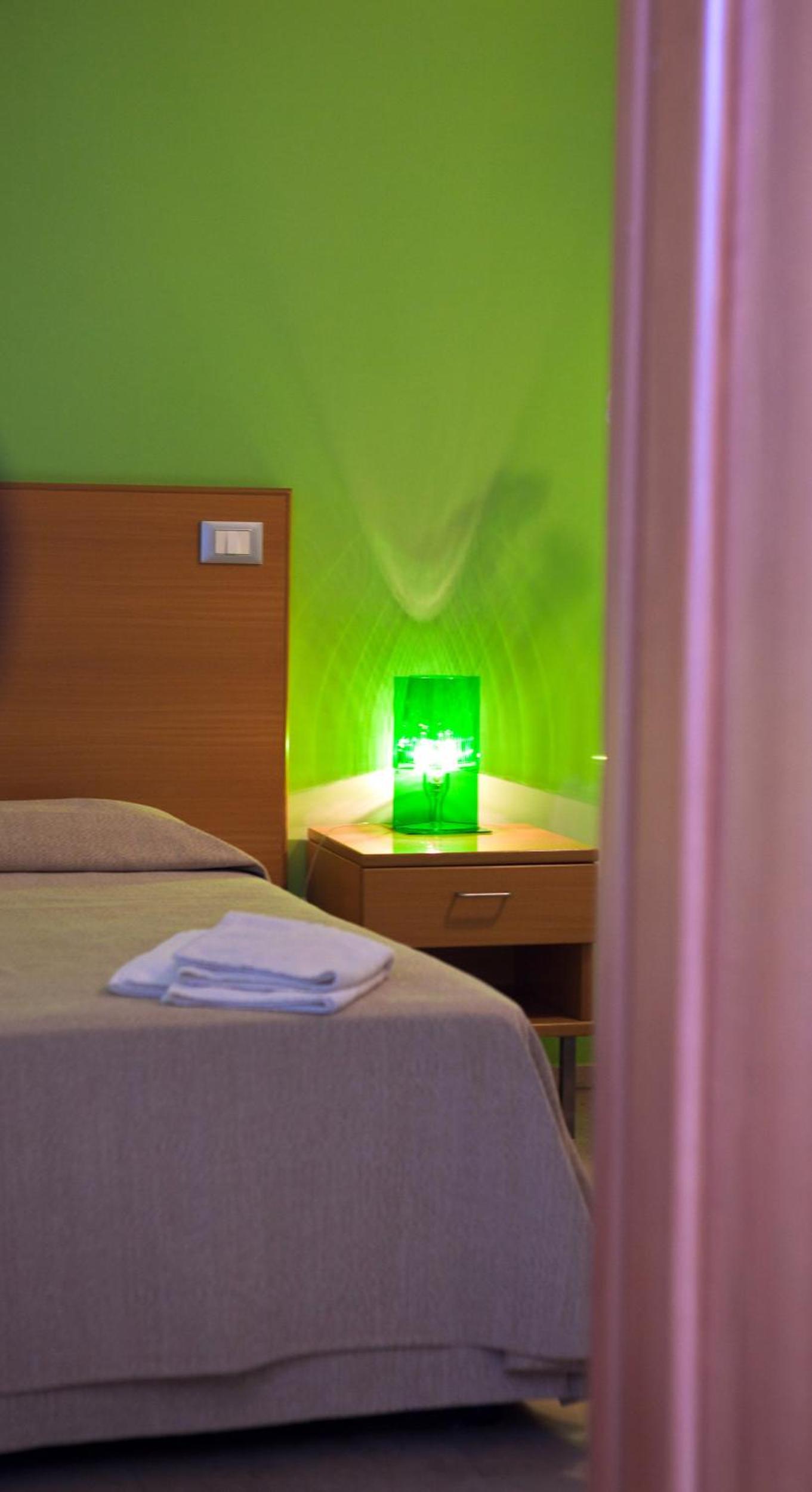 Double Room - Photo 7