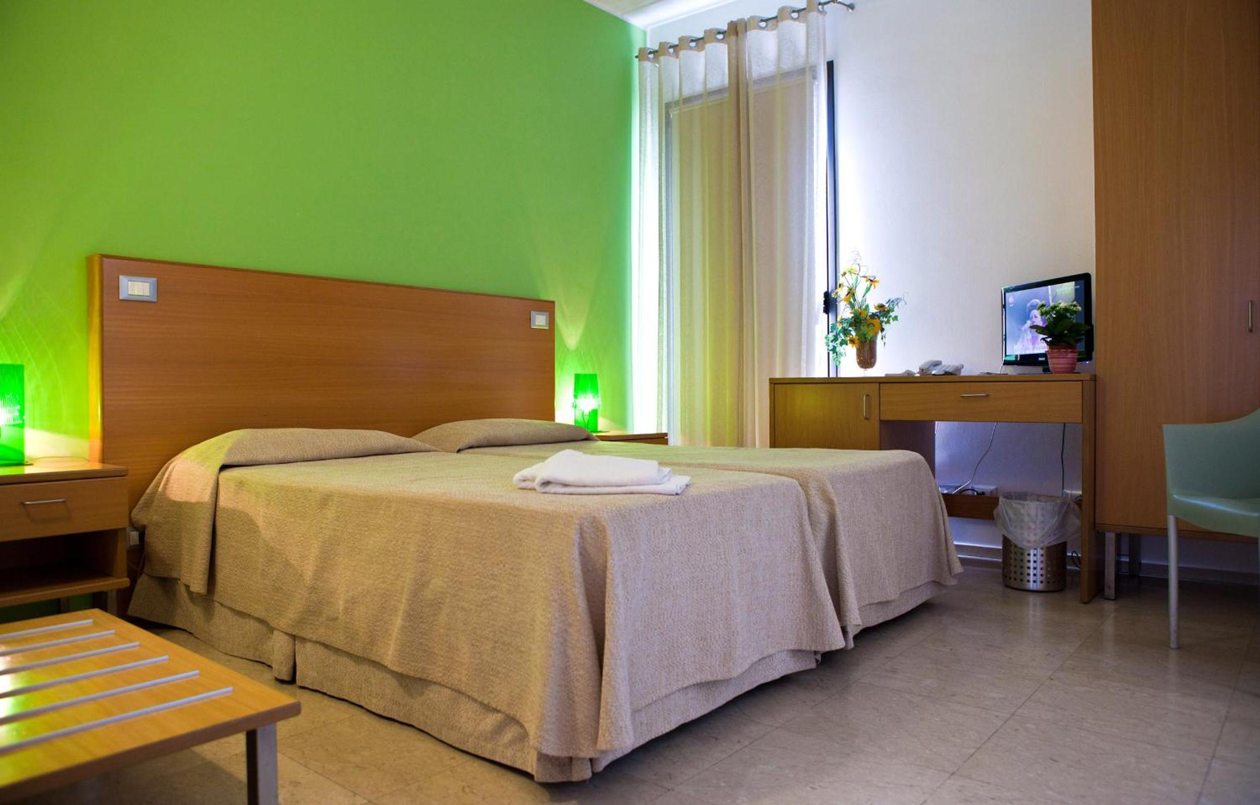 Twin Room - Photo 4