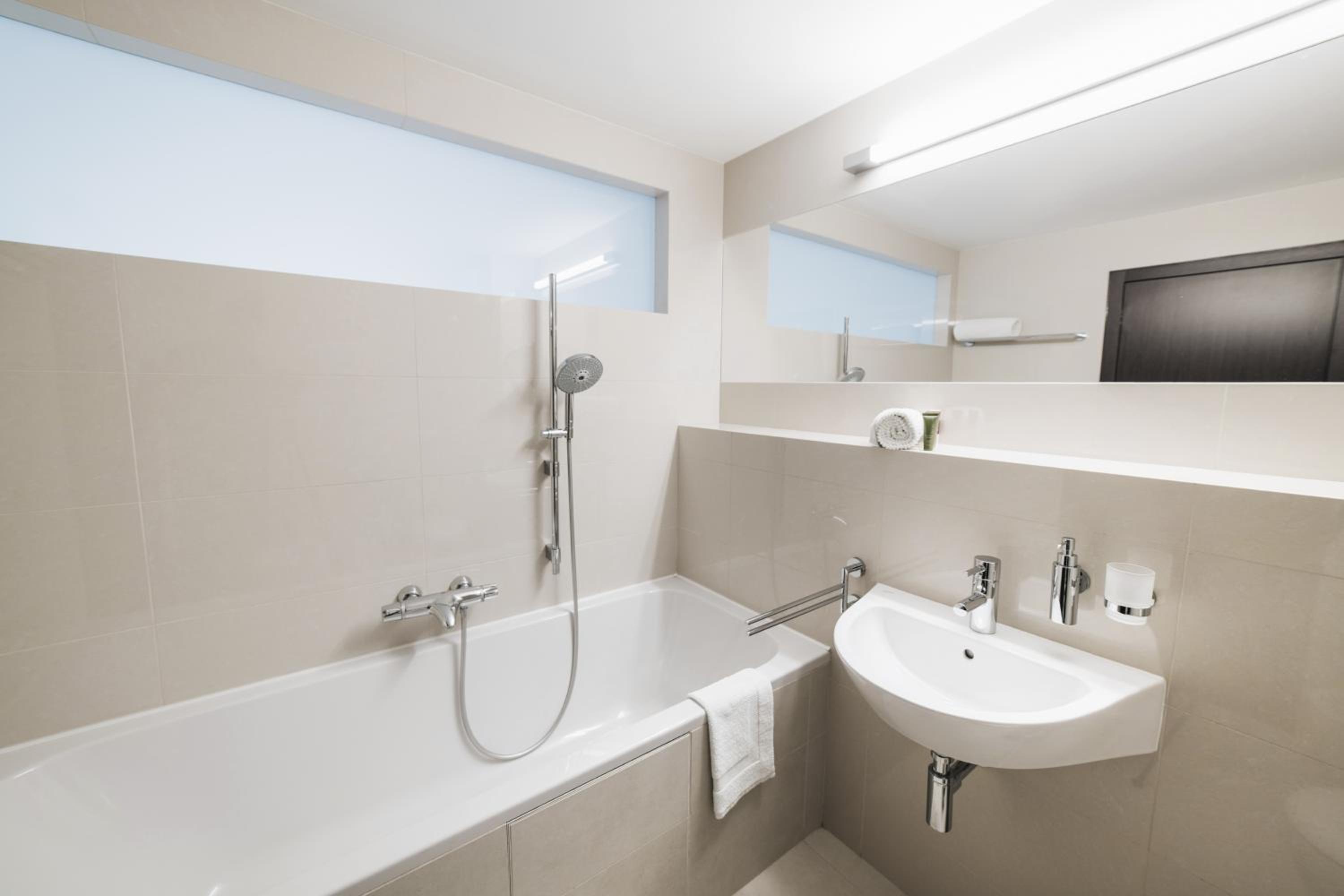 Standard Double Room with Balcony - Photo 2