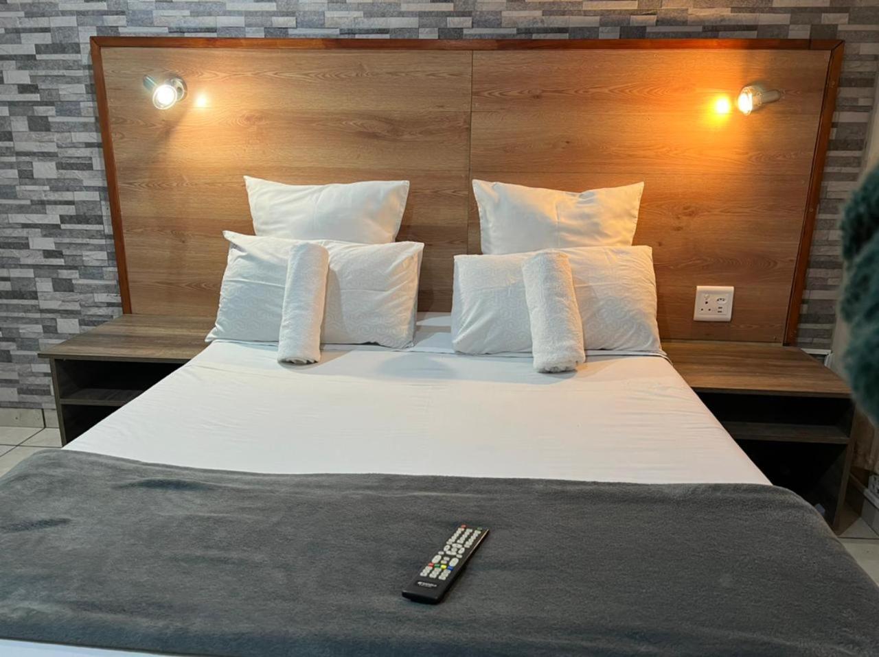 Double Room - Photo 7