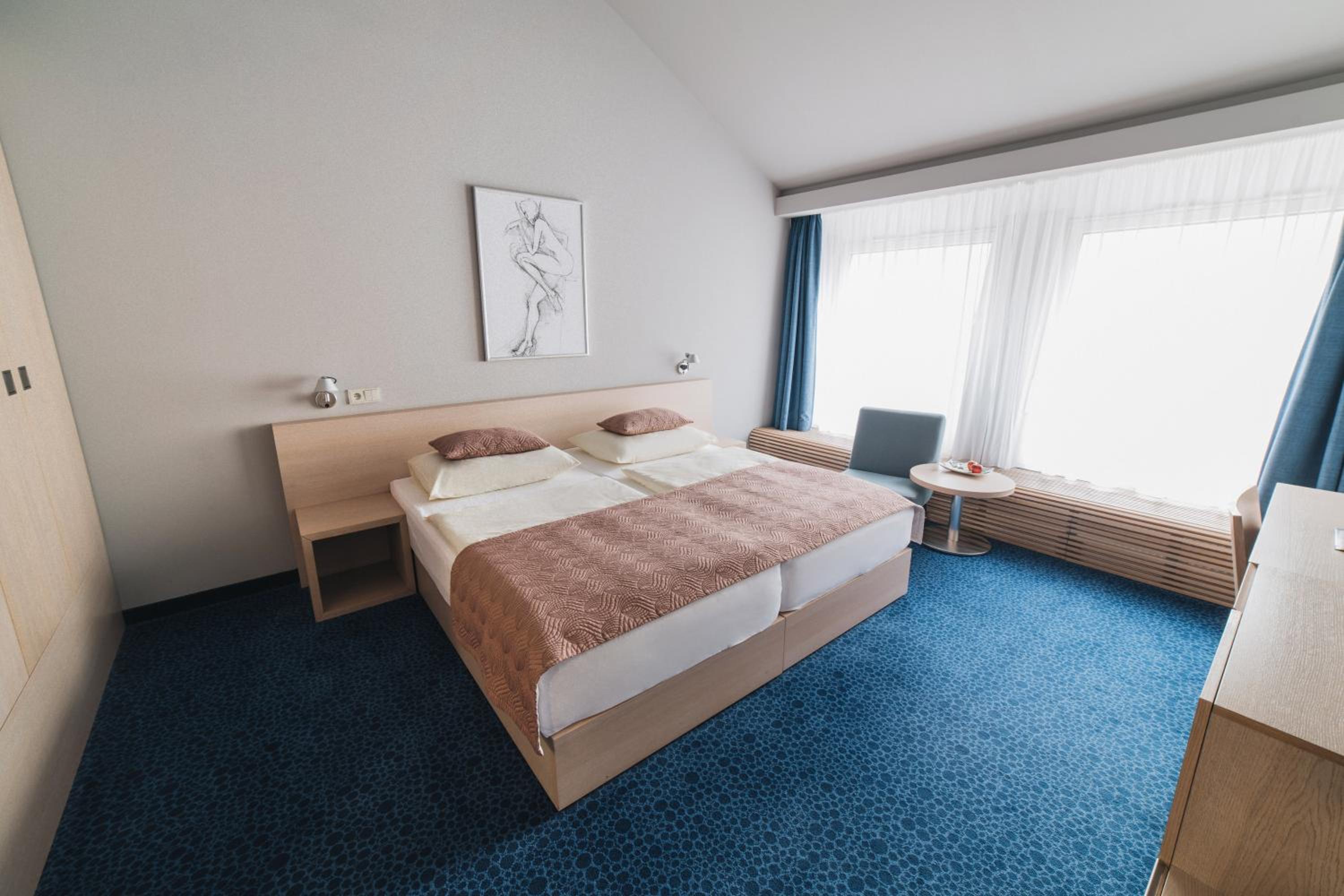 Standard Double Room with Shower - Photo 1