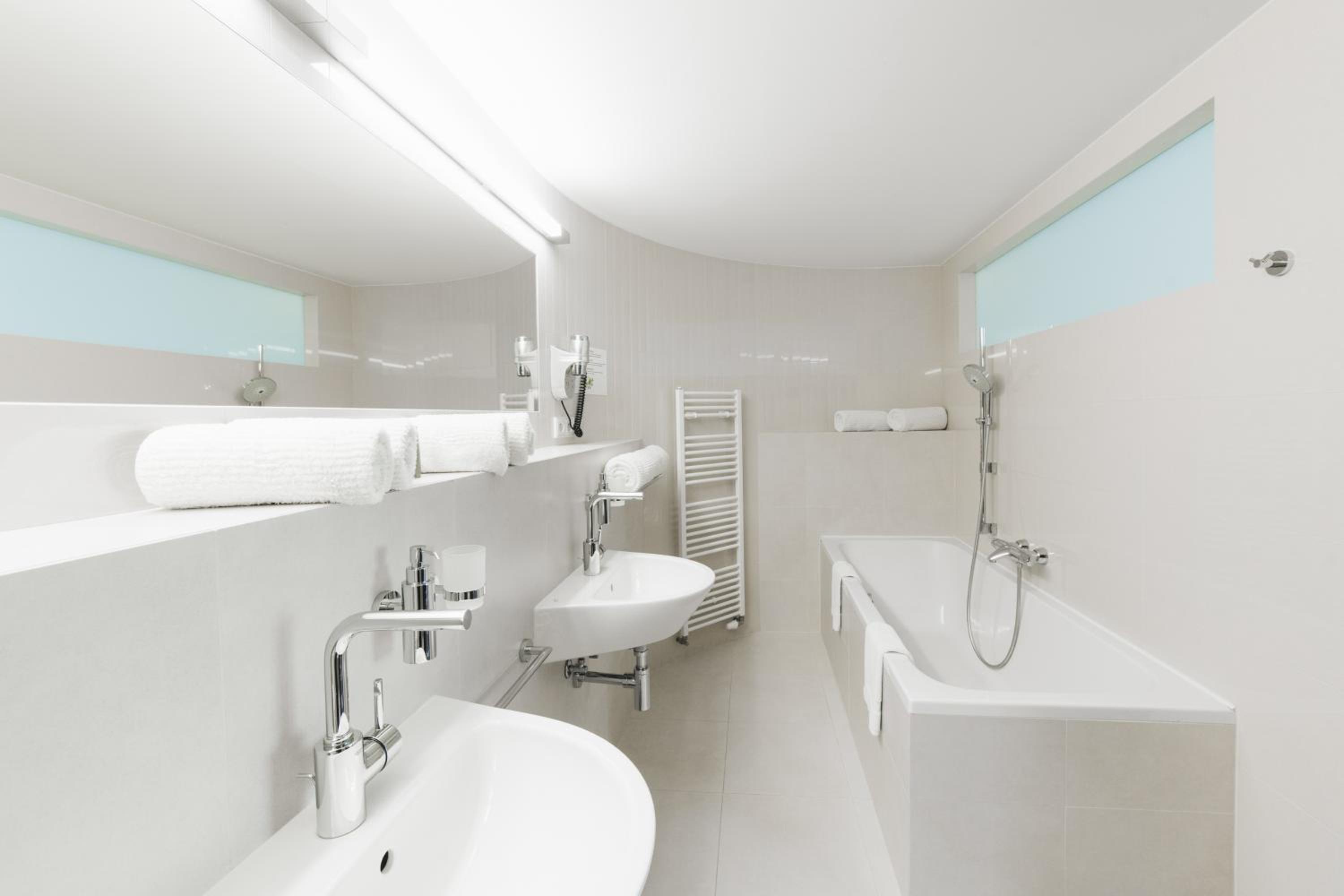 Suite (2 Adults) - Photo 6